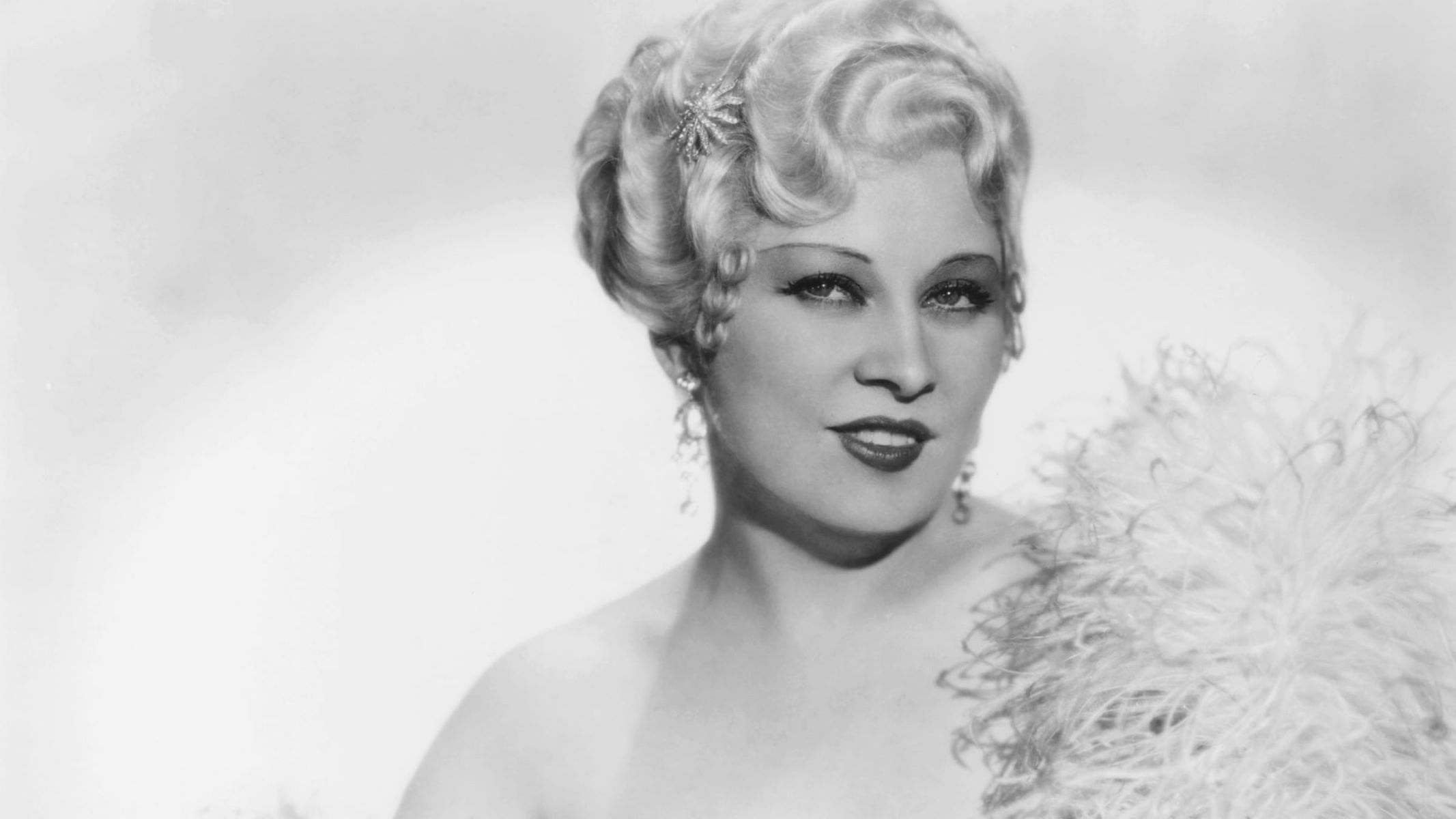 12-extraordinary-facts-about-mae-west