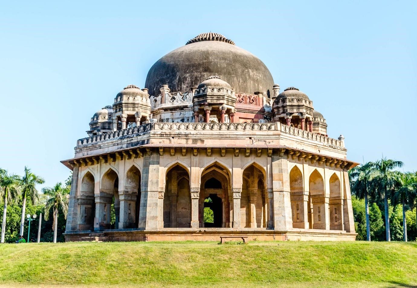 12-fascinating-facts-about-the-sultan-of-the-lodhi-dynasty-statue