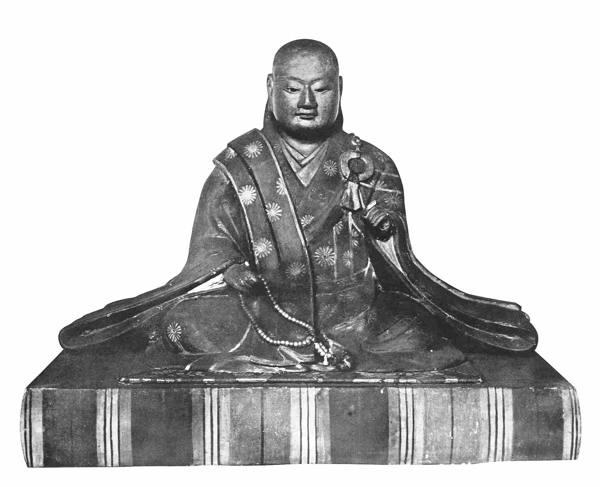 13-fascinating-facts-about-the-emperor-of-the-sengoku-period-statue