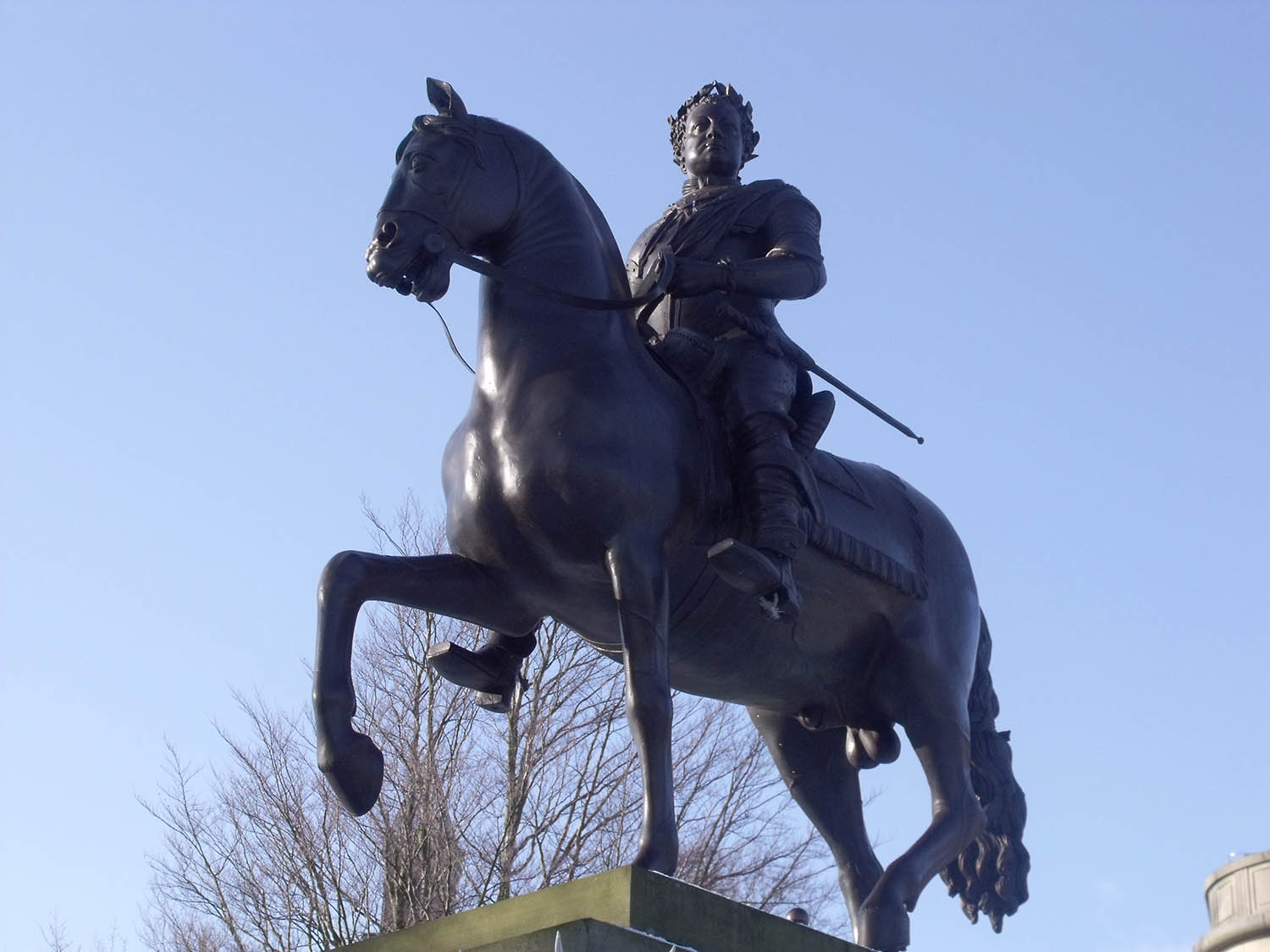 13-fascinating-facts-about-the-king-george-i-statue