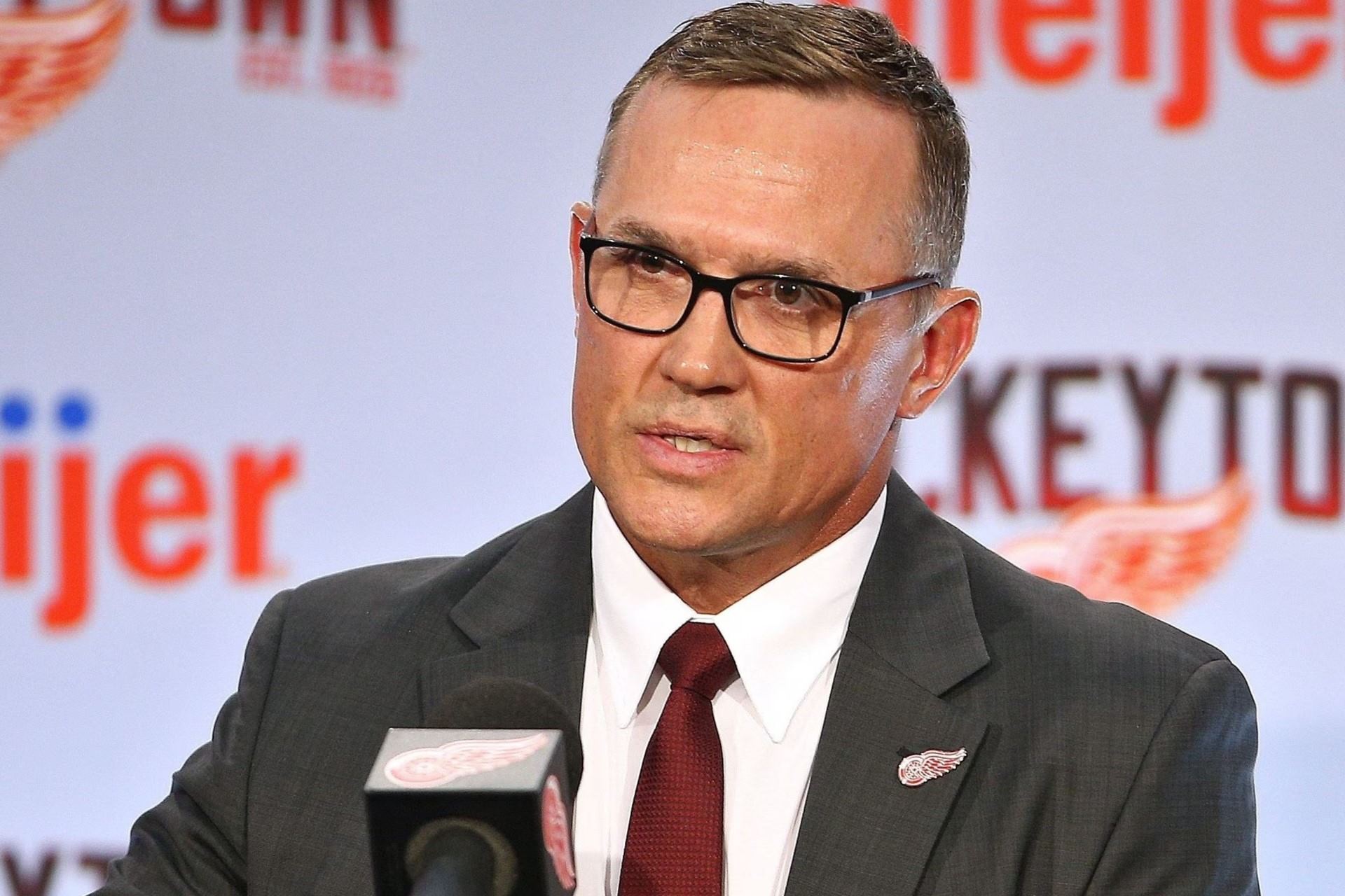 Steve Yzerman would be 'thrilled' to see Lightning win Stanley Cup