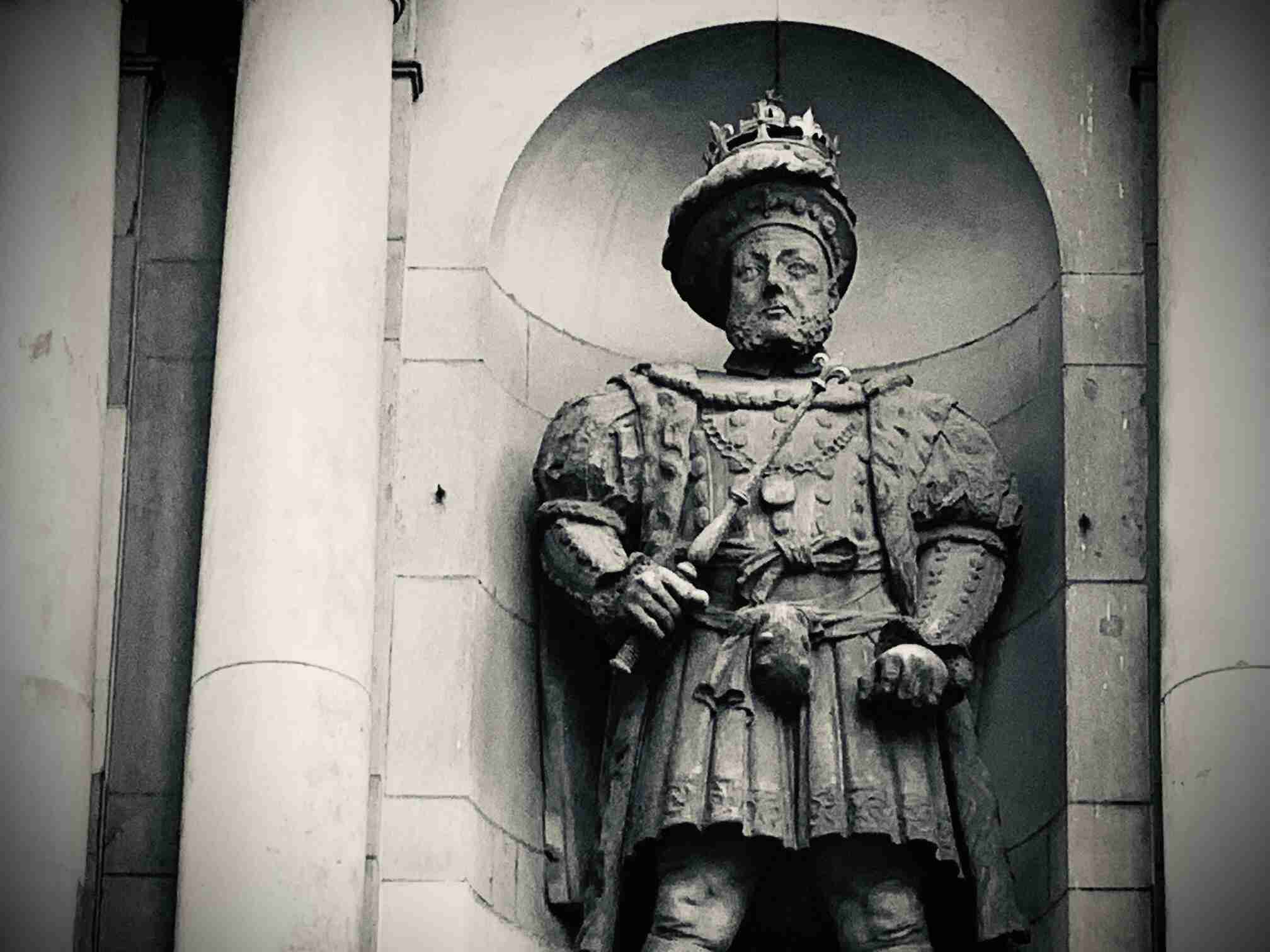 15-surprising-facts-about-the-king-edward-viii-statue