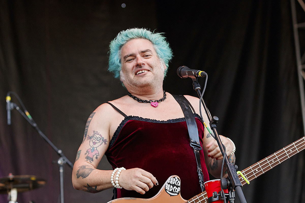 The Evolution of Fat Mike's Blue Hair: From Bright Blue to Electric Green - wide 6