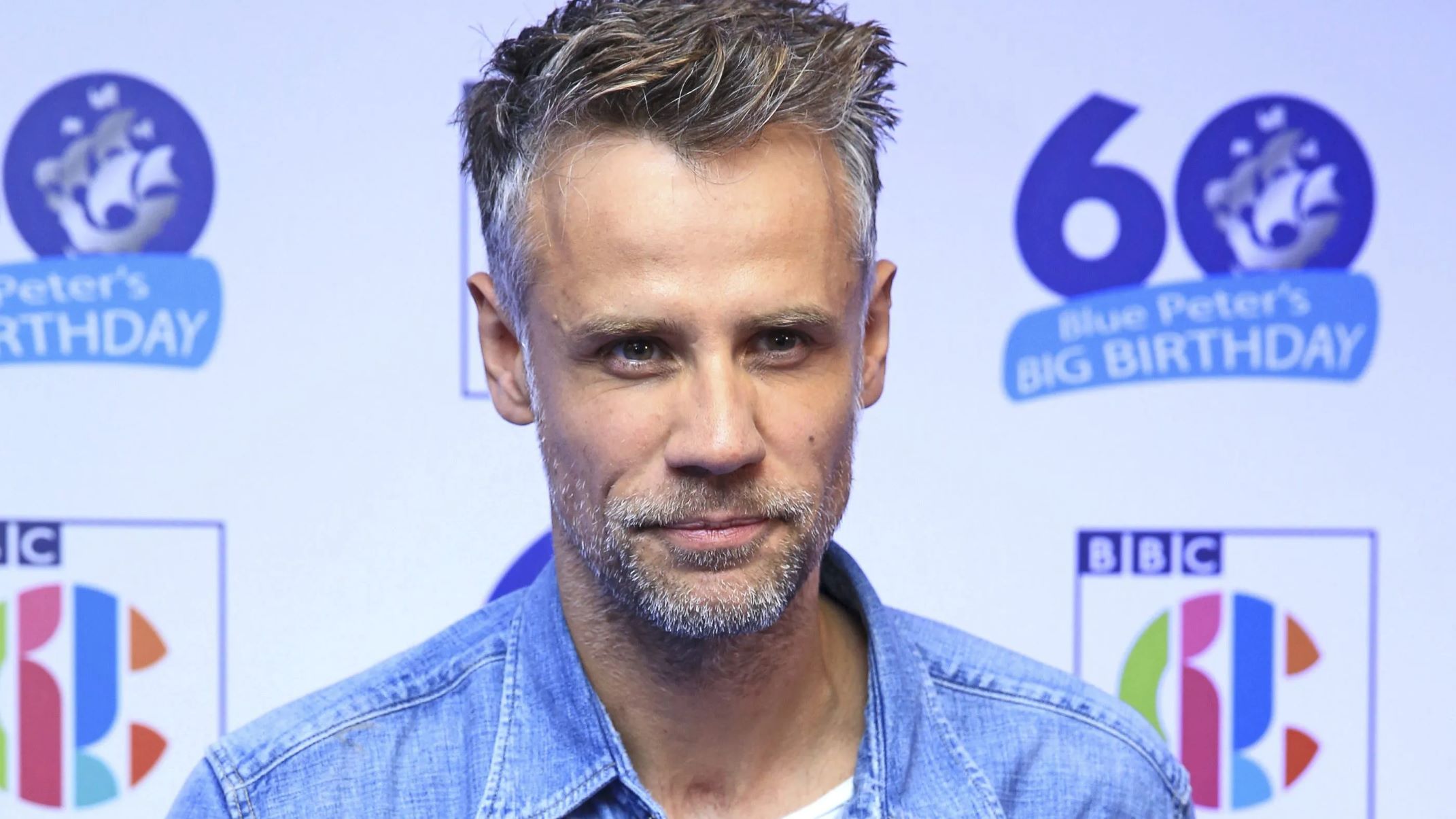 16-enigmatic-facts-about-richard-bacon