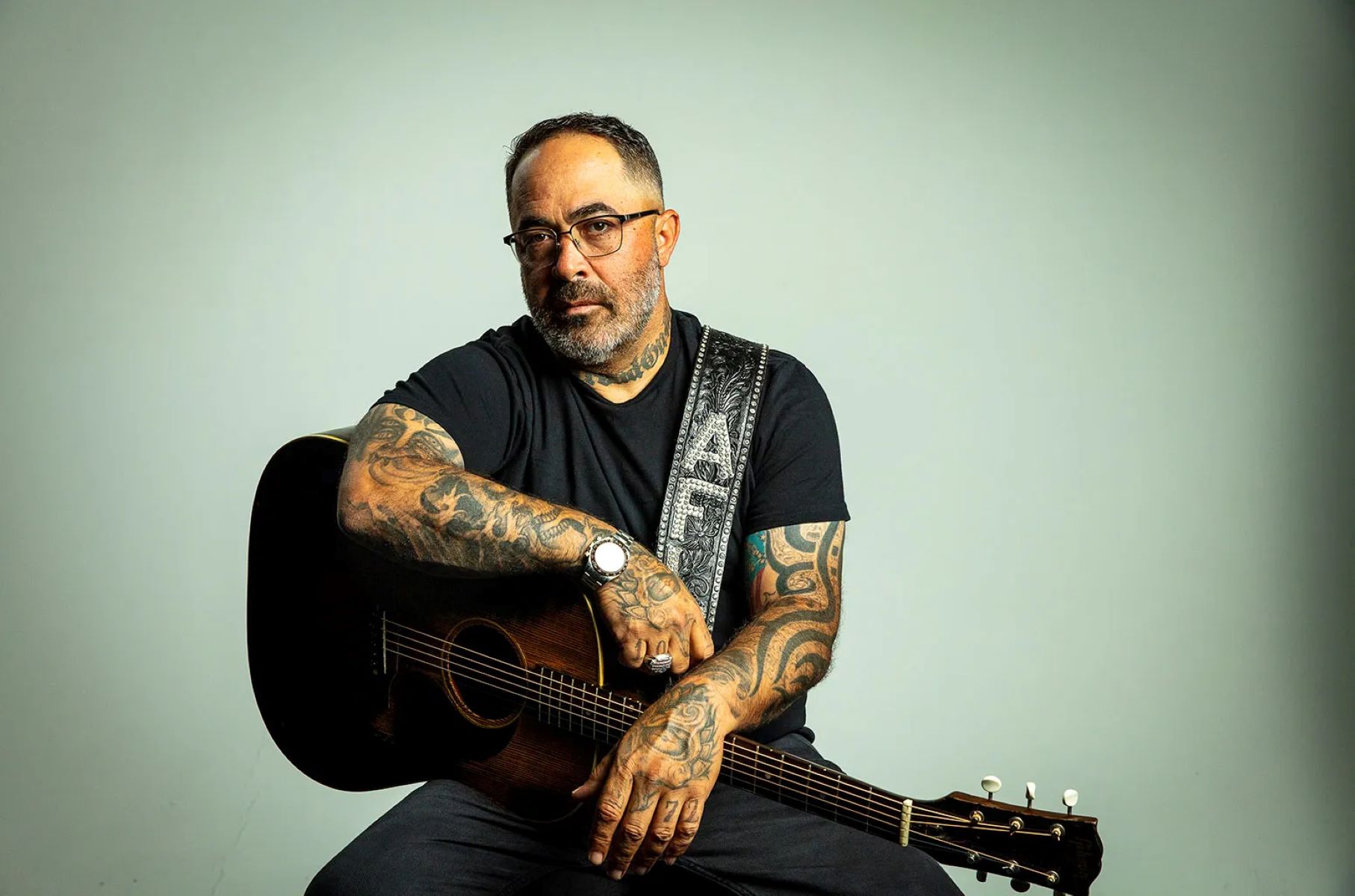 17-astonishing-facts-about-aaron-lewis