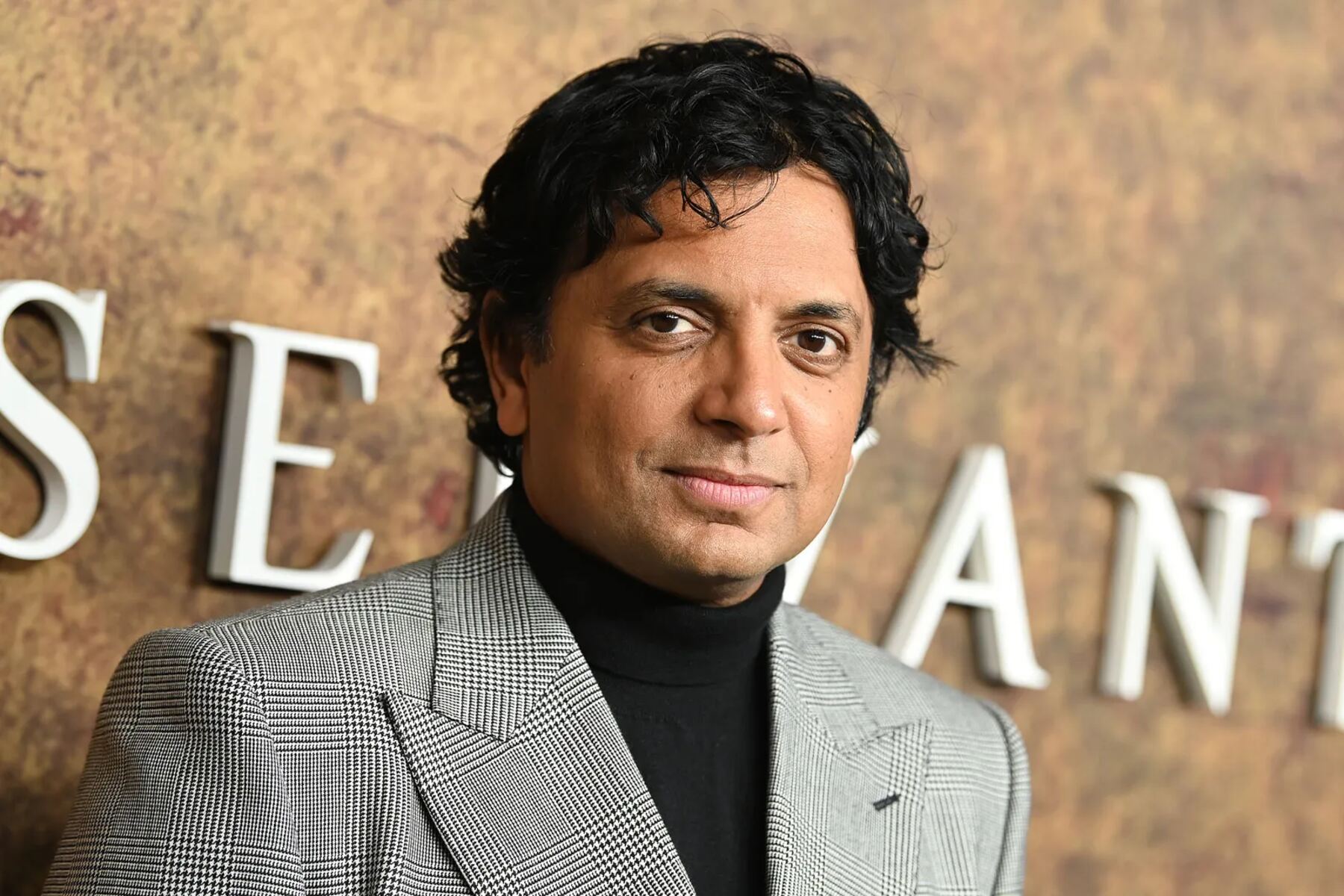 https://facts.net/wp-content/uploads/2023/10/19-captivating-facts-about-m-night-shyamalan-1696334606.jpg