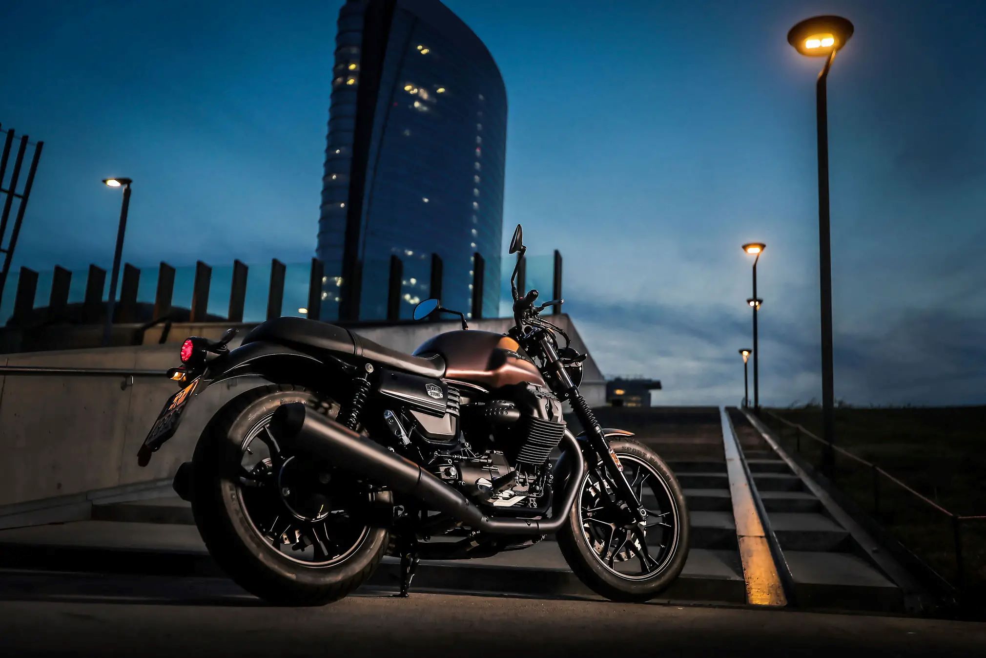 19-mind-blowing-facts-about-moto-guzzi-v7-iii-stone-night-pack