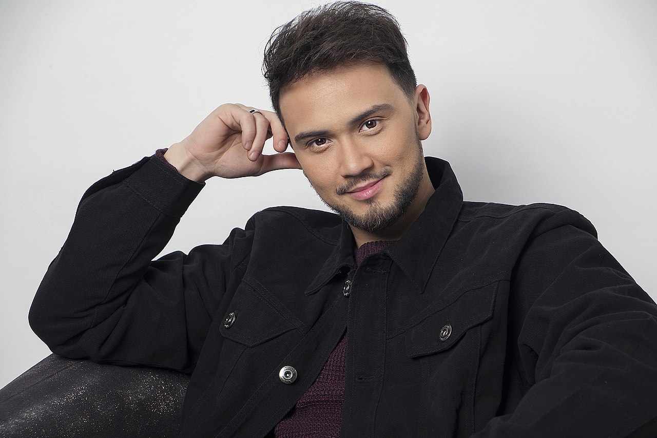 19-surprising-facts-about-billy-crawford