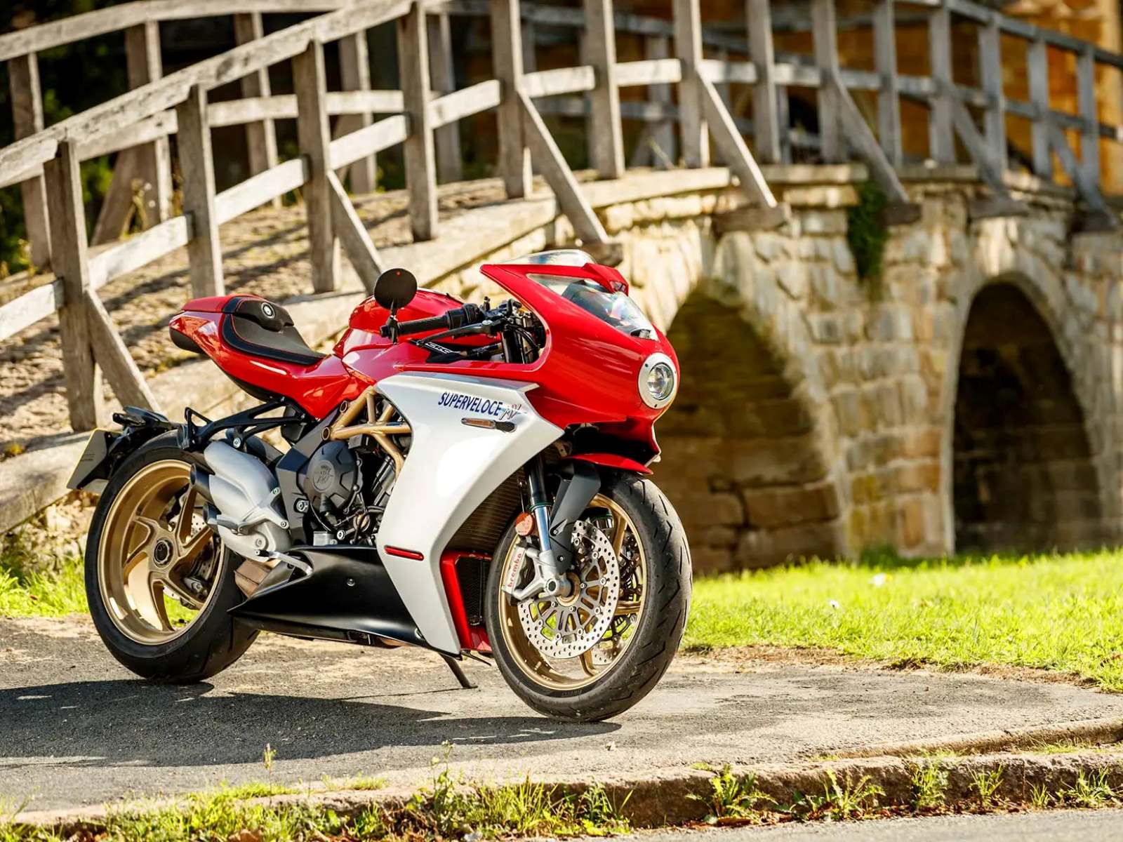 20-captivating-facts-about-mv-agusta-superveloce-800