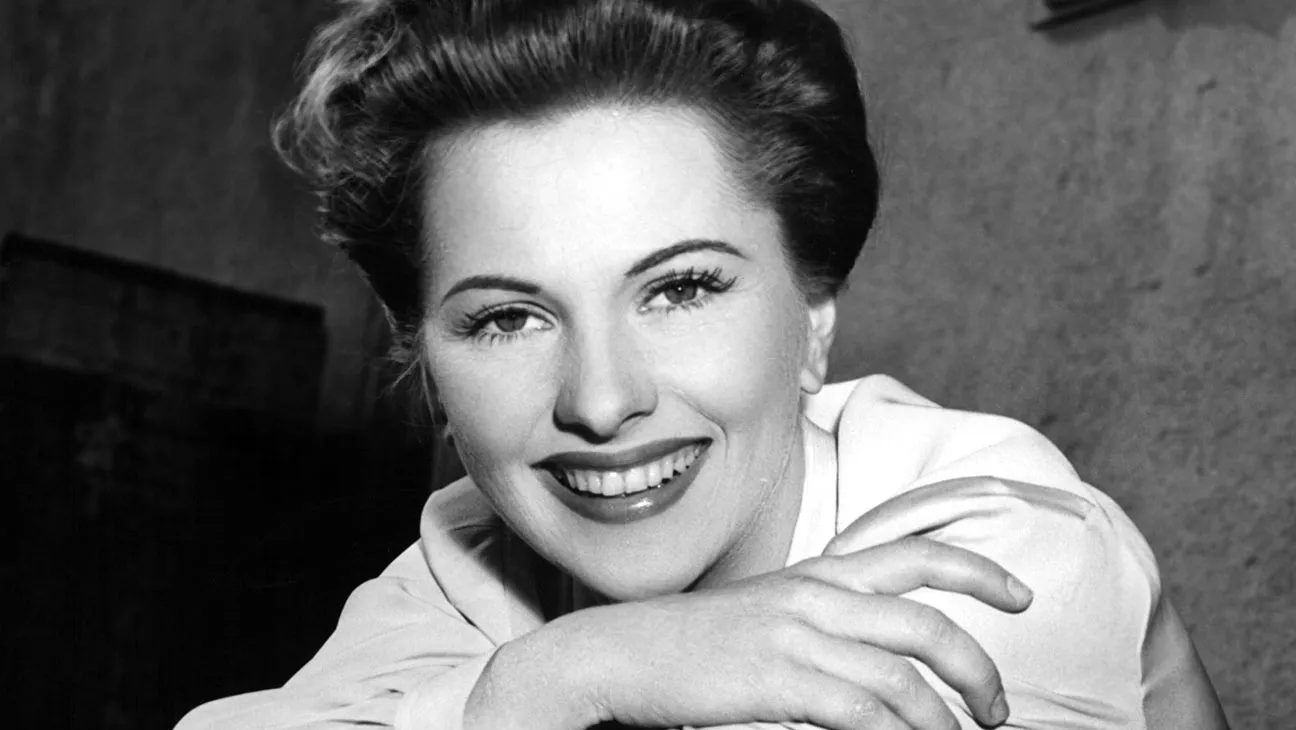 21 Astounding Facts About Joan Fontaine - Facts.net