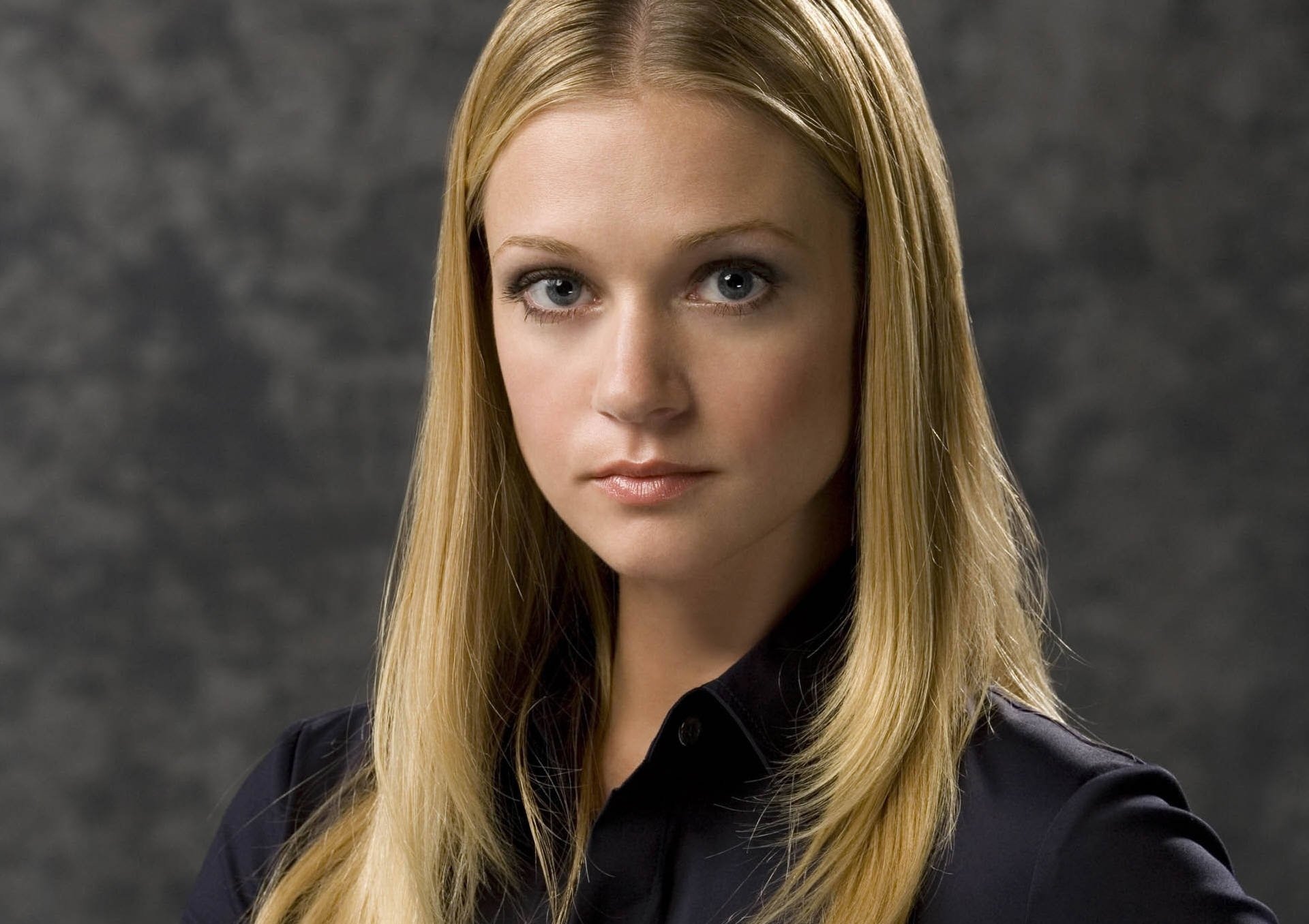 24-astonishing-facts-about-a-j-cook