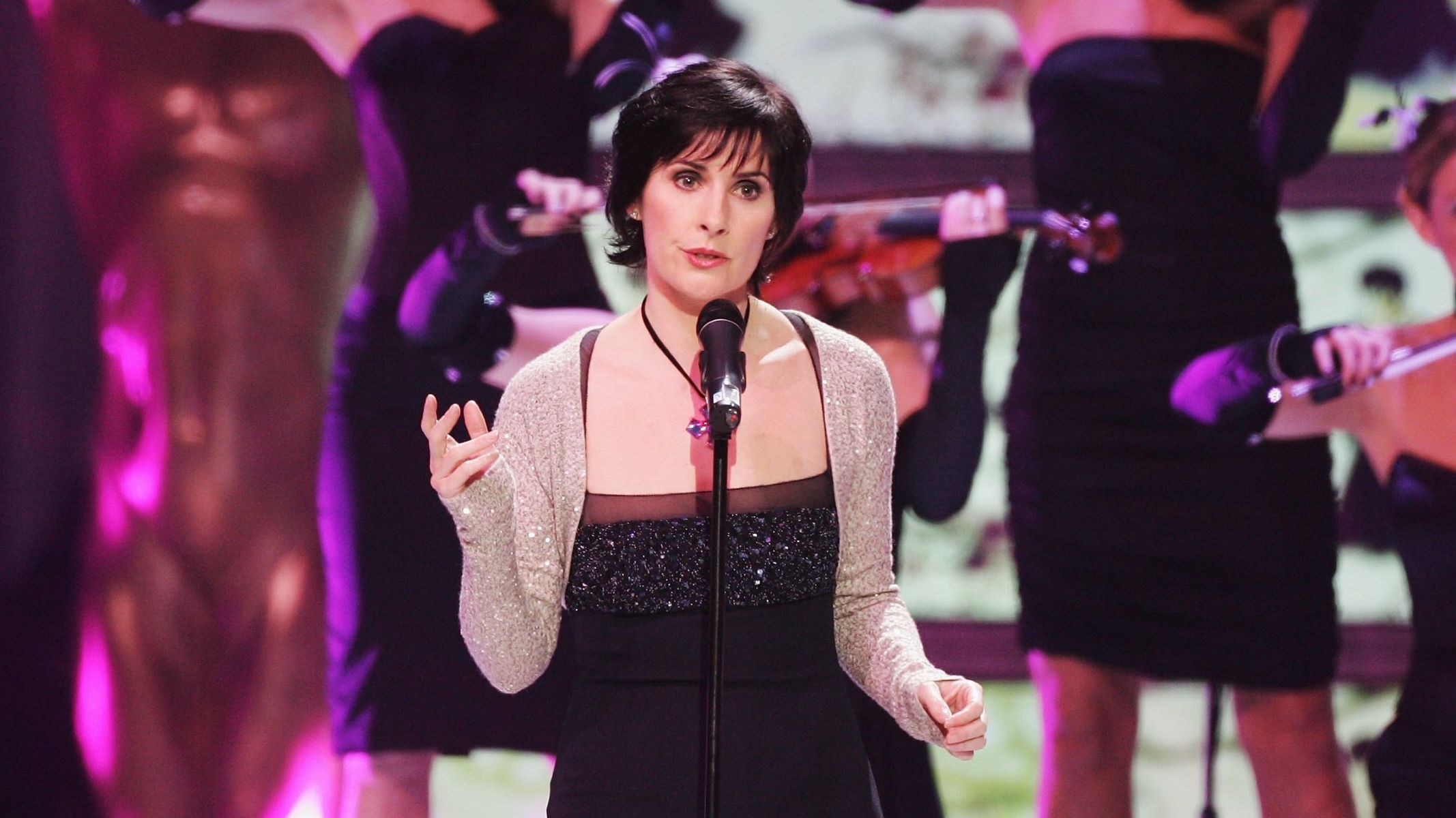 24-astounding-facts-about-enya