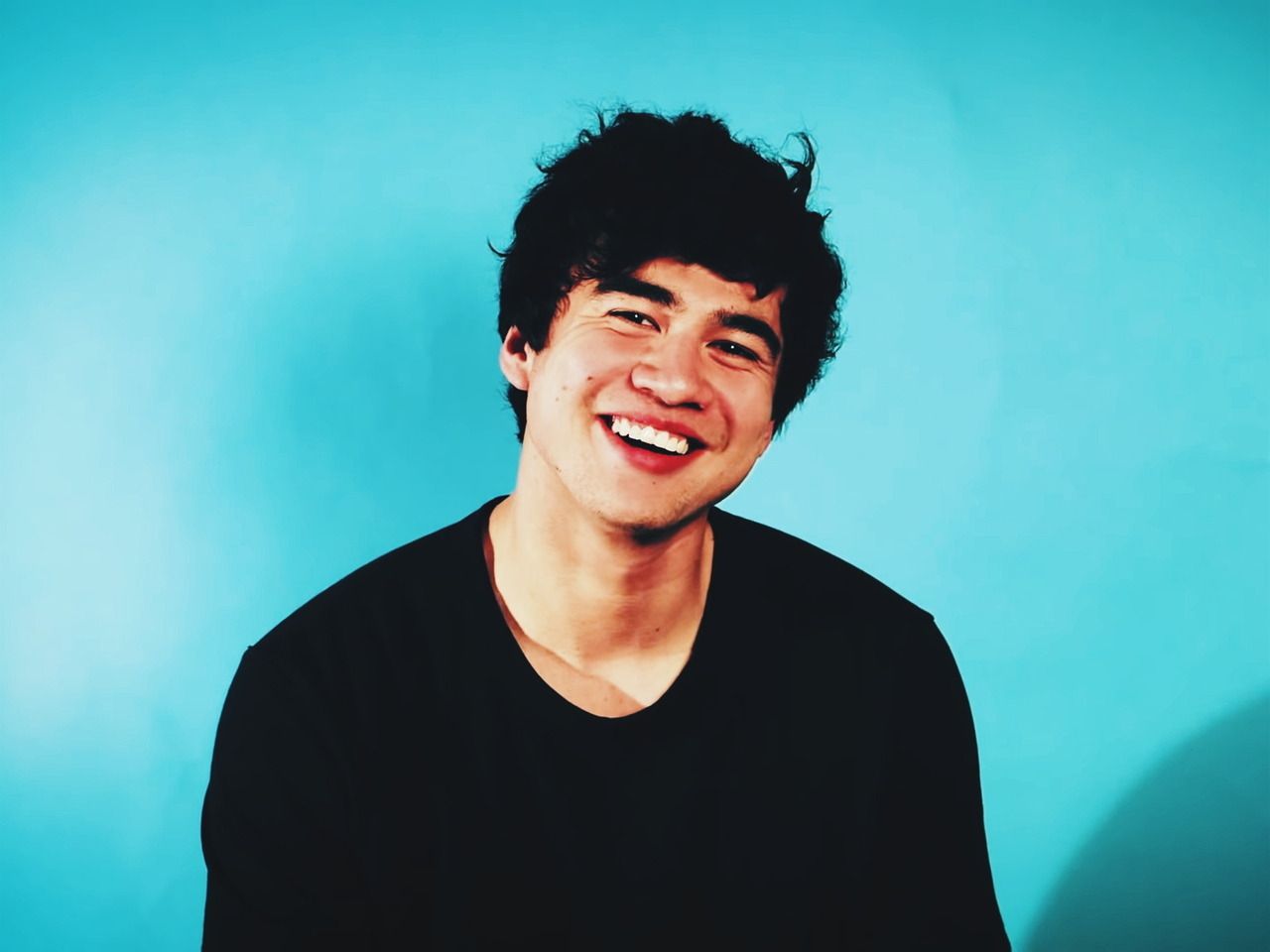 25-enigmatic-facts-about-calum-hood