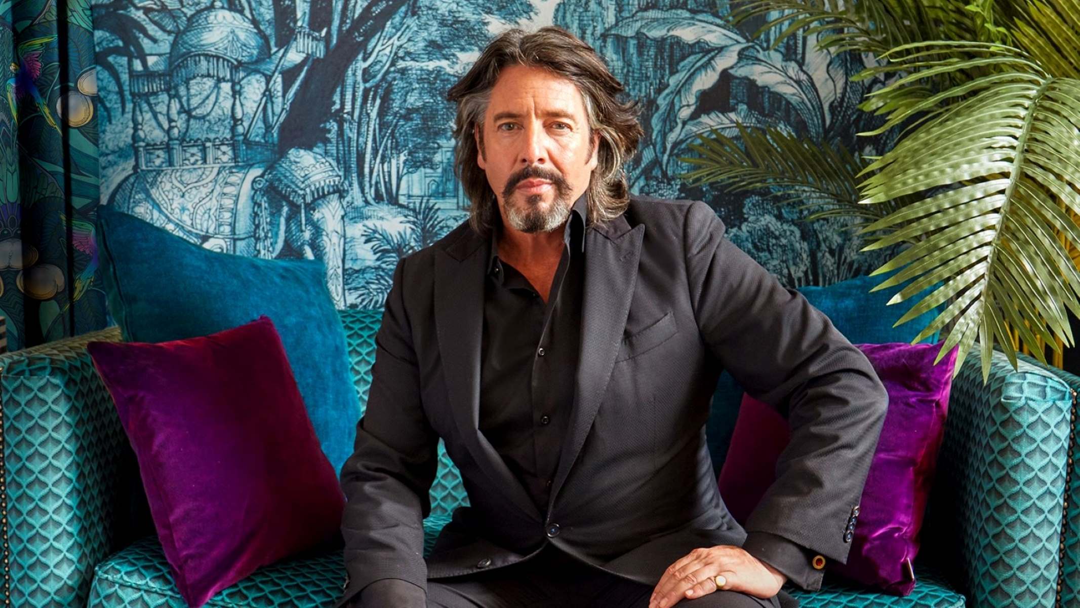 25-enigmatic-facts-about-laurence-llewelyn-bowen
