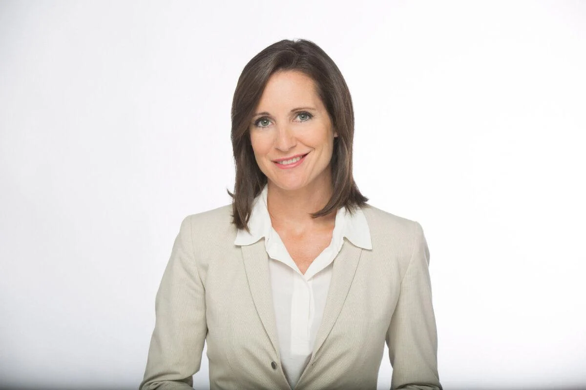 25 Surprising Facts About Amanda Lang - Facts.net