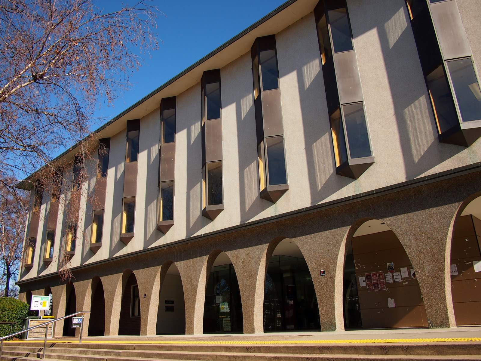 8-astounding-facts-about-chifley-library