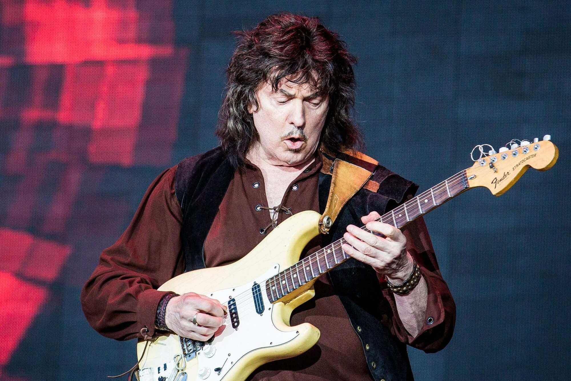 8-captivating-facts-about-ritchie-blackmore