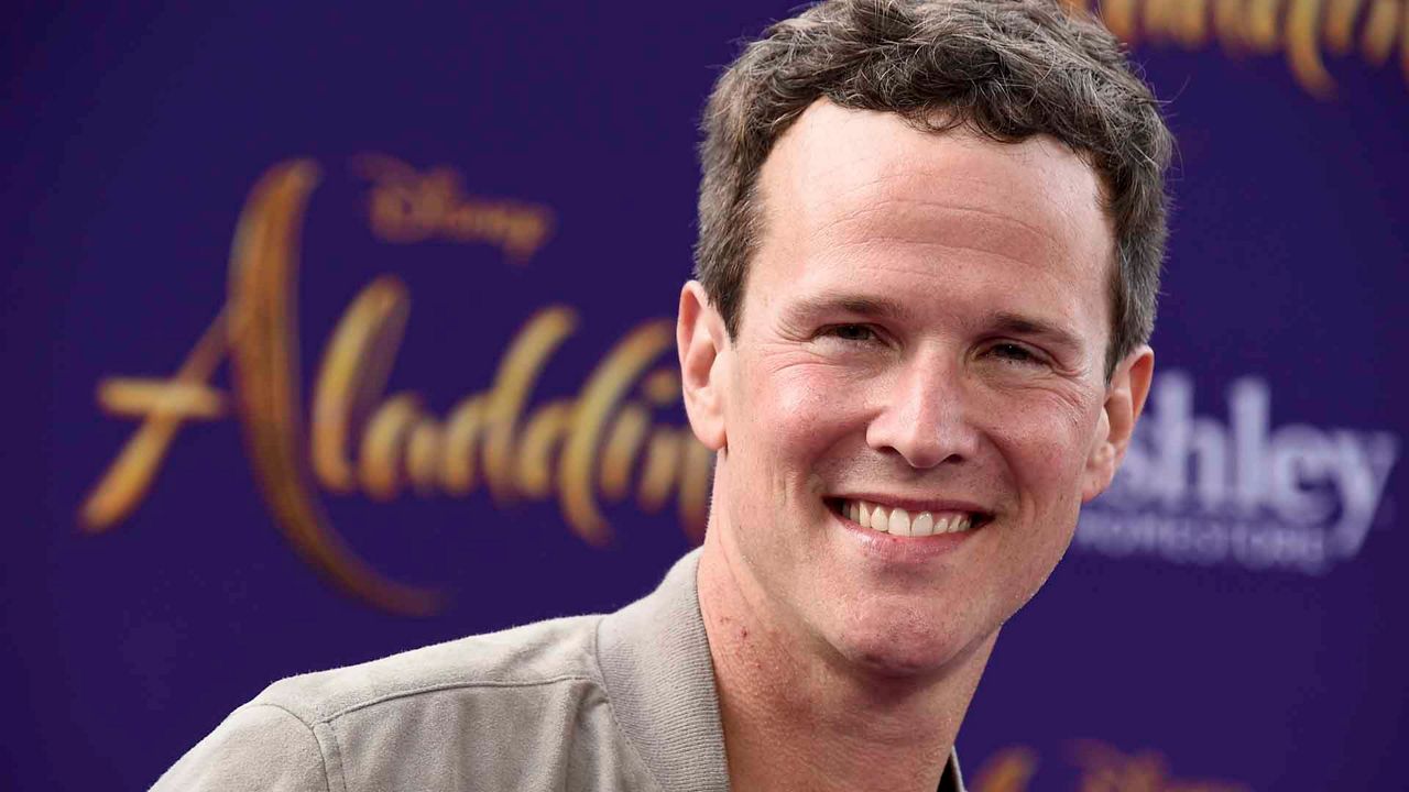 8-enigmatic-facts-about-scott-weinger
