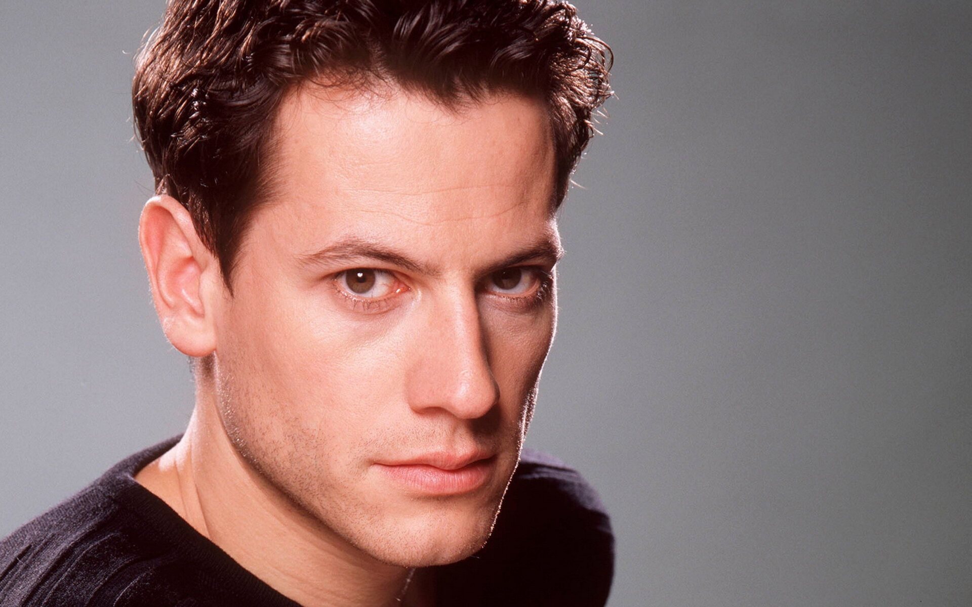 8-surprising-facts-about-ioan-gruffudd