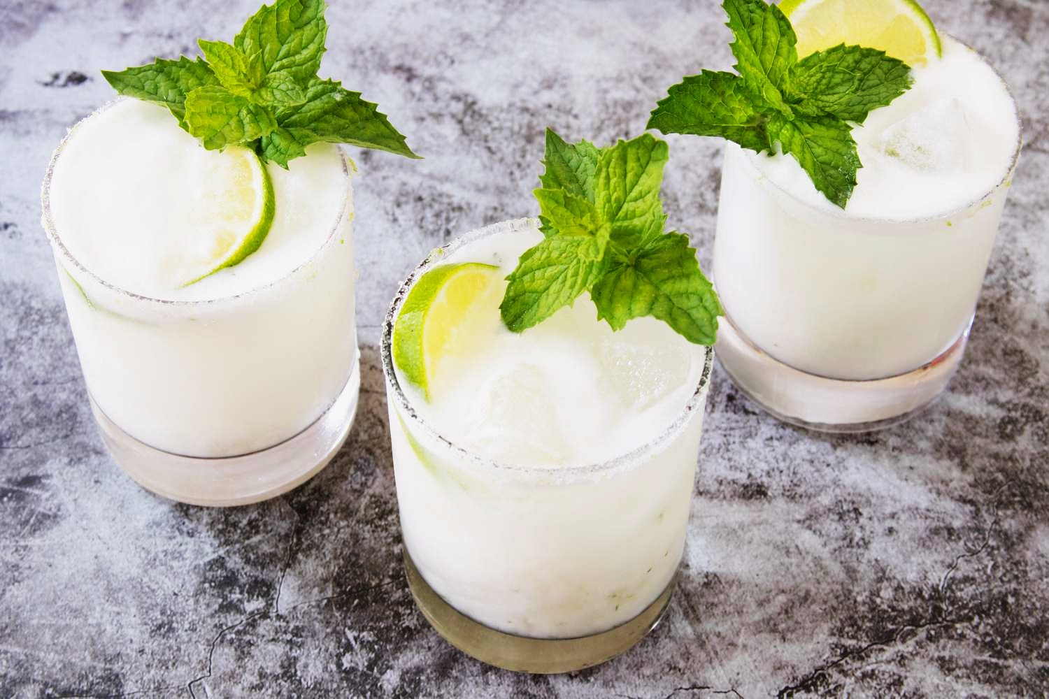 8-surprising-facts-about-pineapple-coconut-mojito