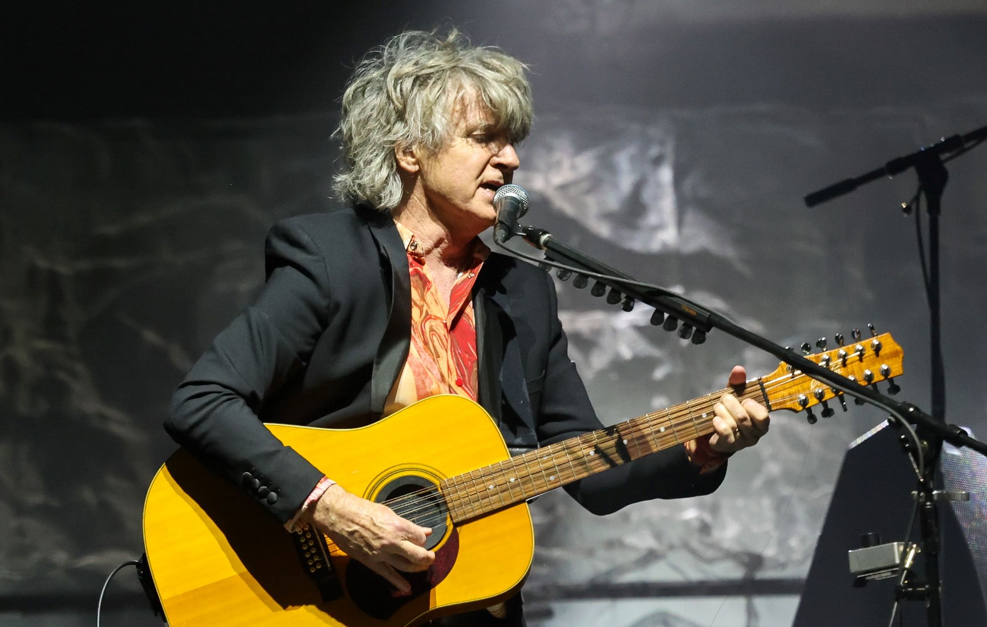 9-enigmatic-facts-about-neil-finn