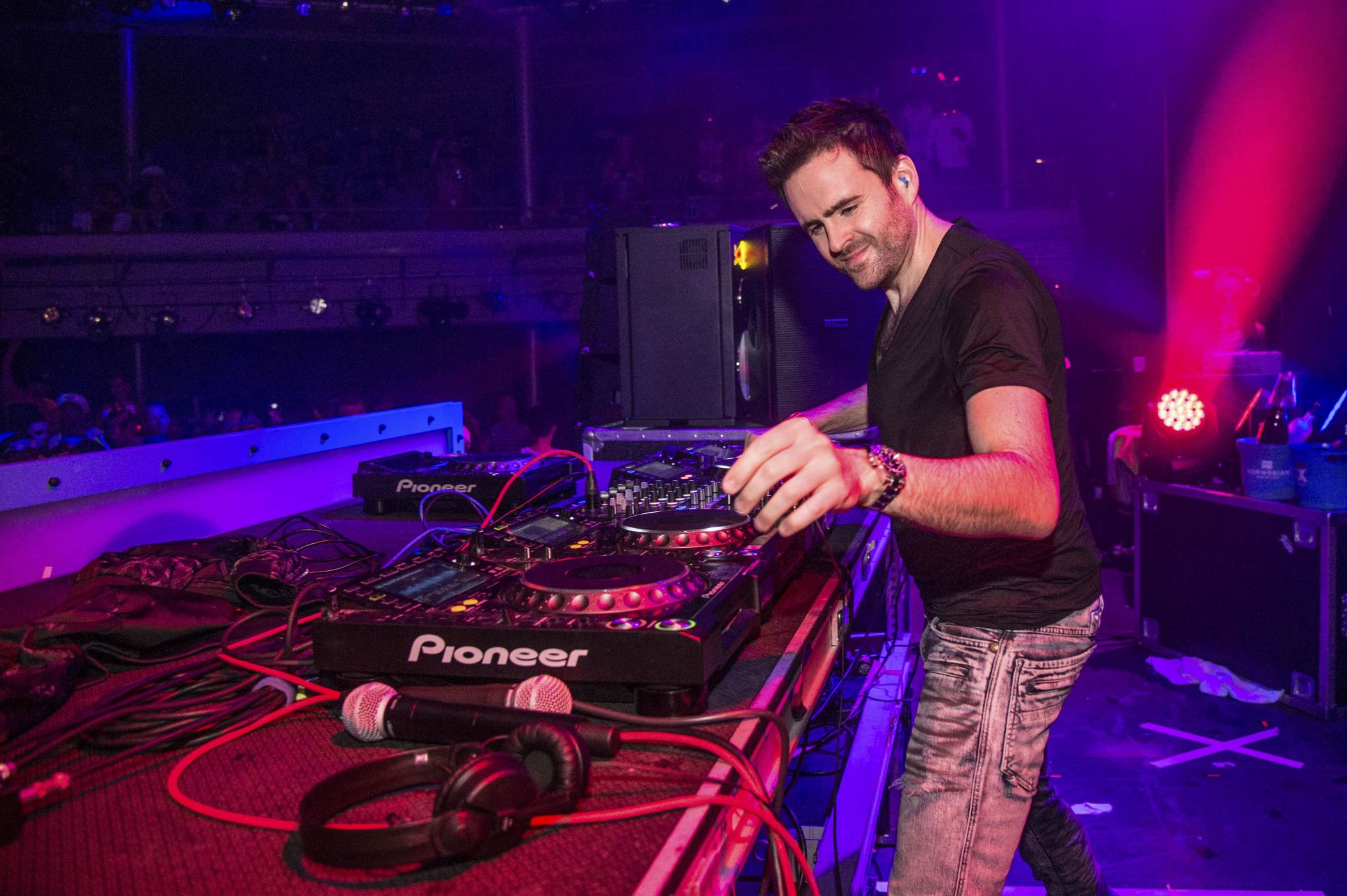 9-extraordinary-facts-about-gareth-emery