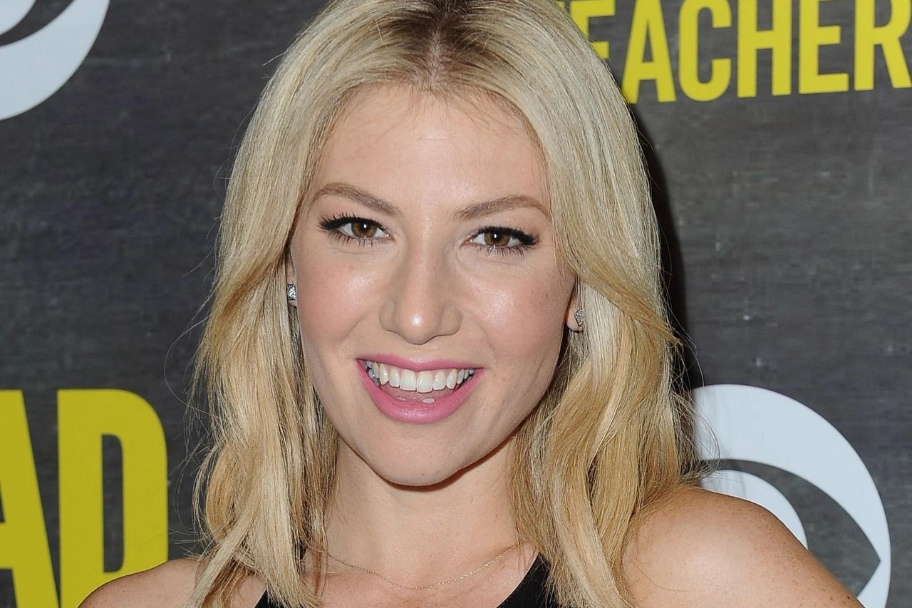 13-captivating-facts-about-ari-graynor
