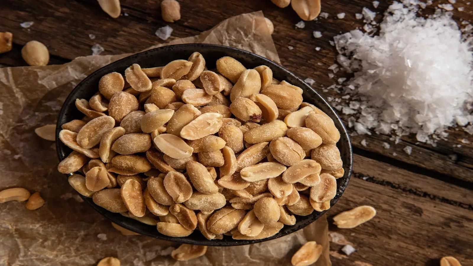 15-salted-peanuts-nutrition-facts