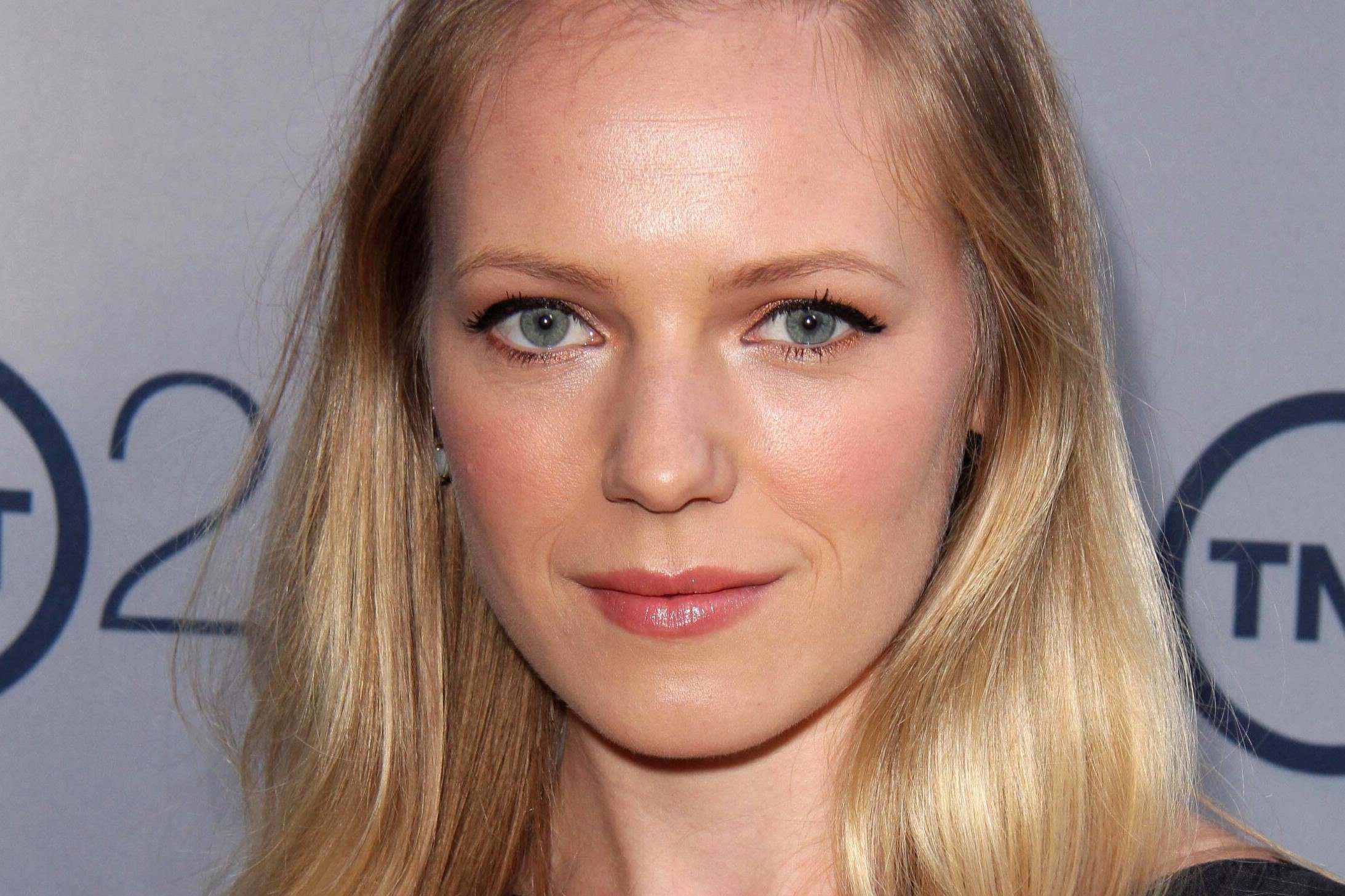 16-astonishing-facts-about-emma-bell