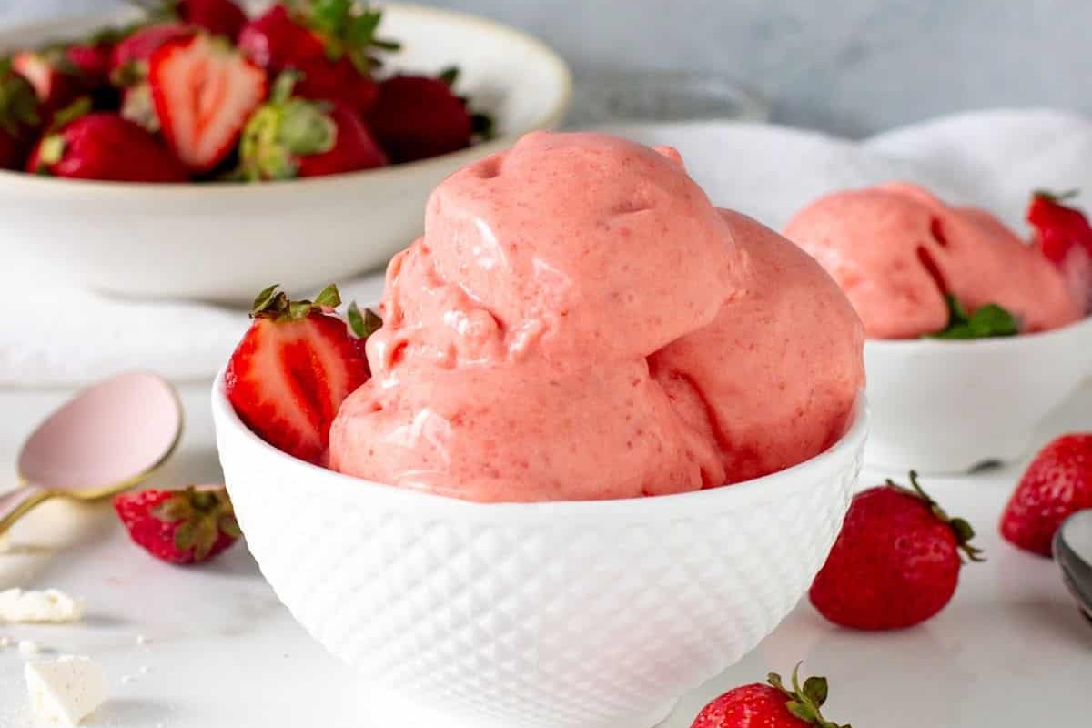 18-strawberry-ice-cream-nutrition-facts
