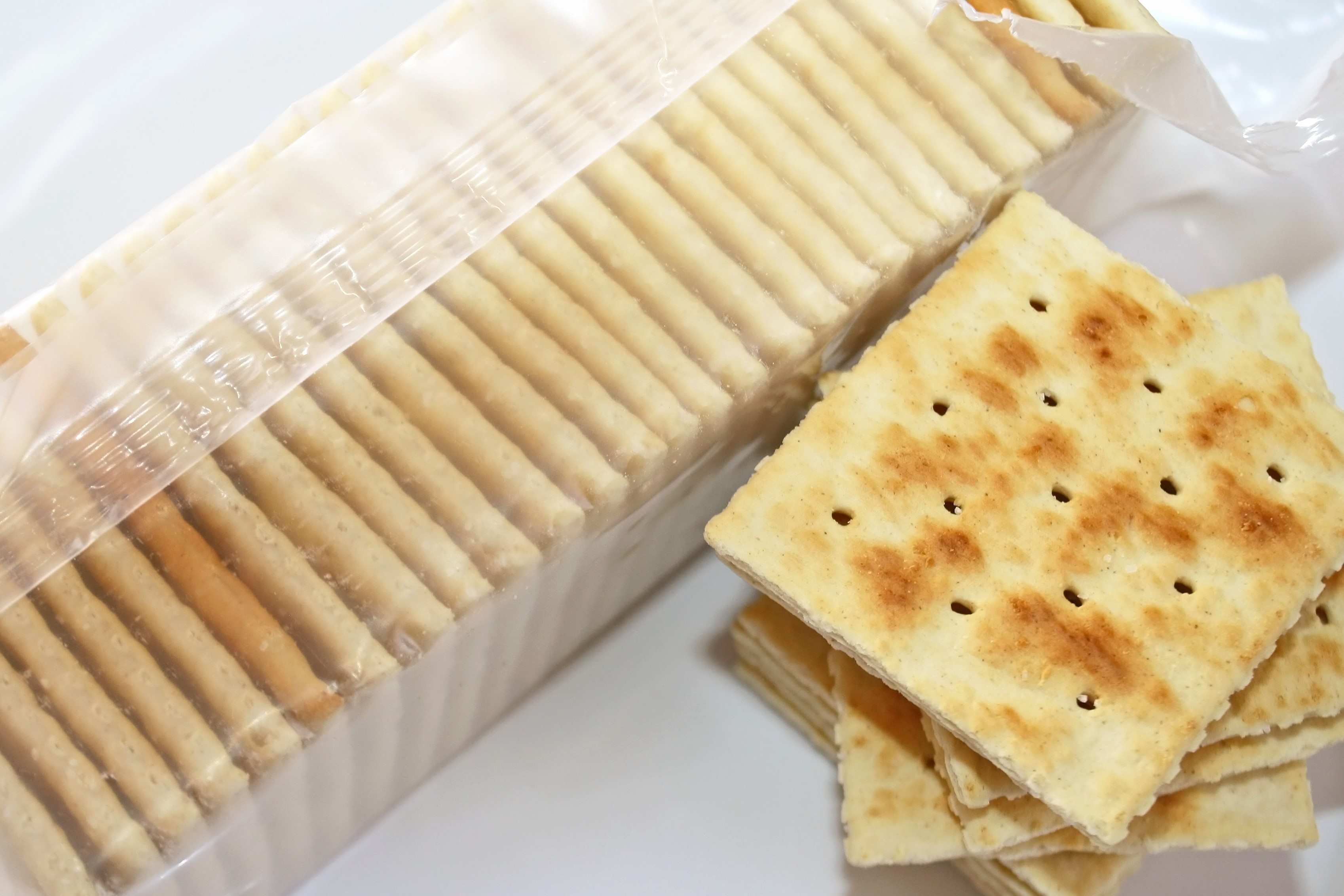 18-unsalted-saltine-crackers-nutrition-facts