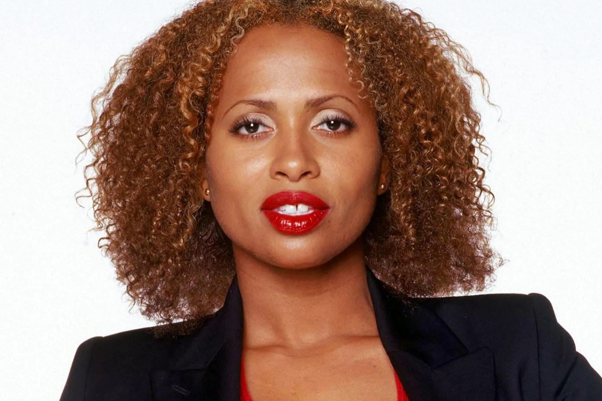 25-enigmatic-facts-about-lisa-nicole-carson