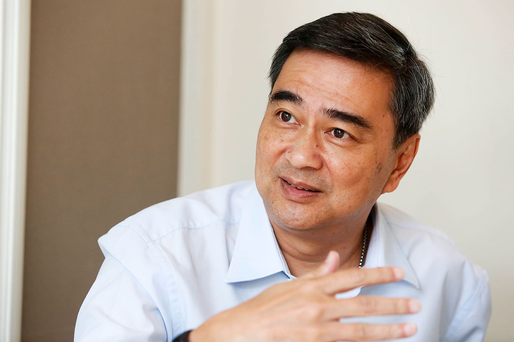 25-extraordinary-facts-about-abhisit-vejjajiva