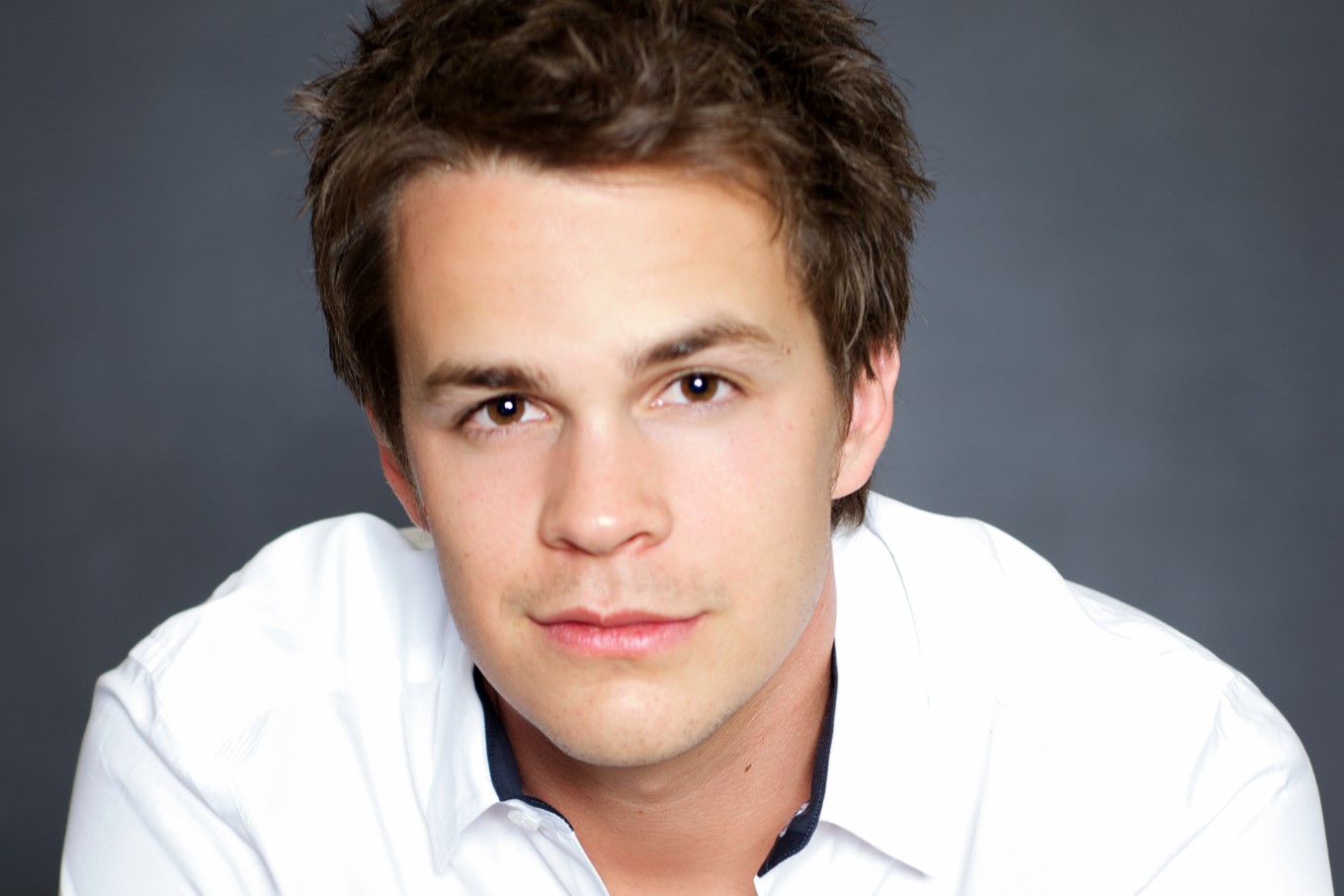 8-intriguing-facts-about-johnny-simmons