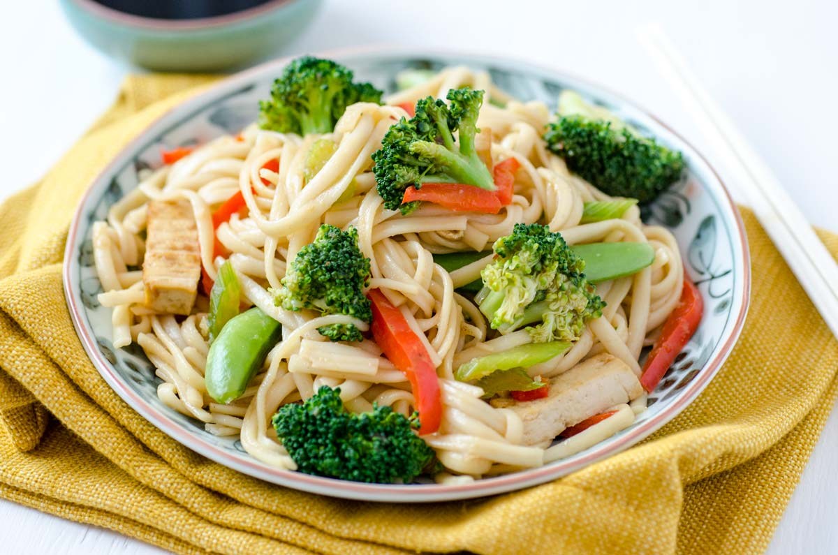 15-lo-mein-nutrition-facts