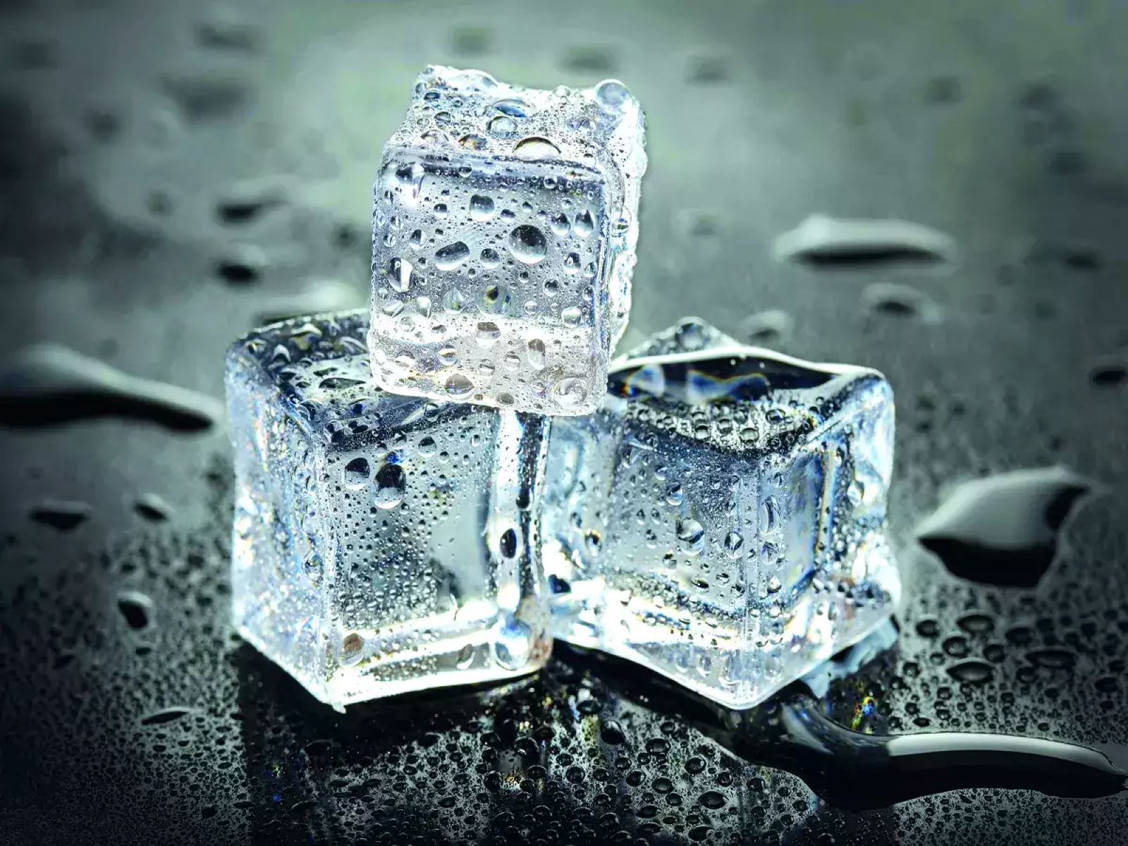https://facts.net/wp-content/uploads/2023/12/19-interesting-facts-about-ice-cubes-1701778428.jpg