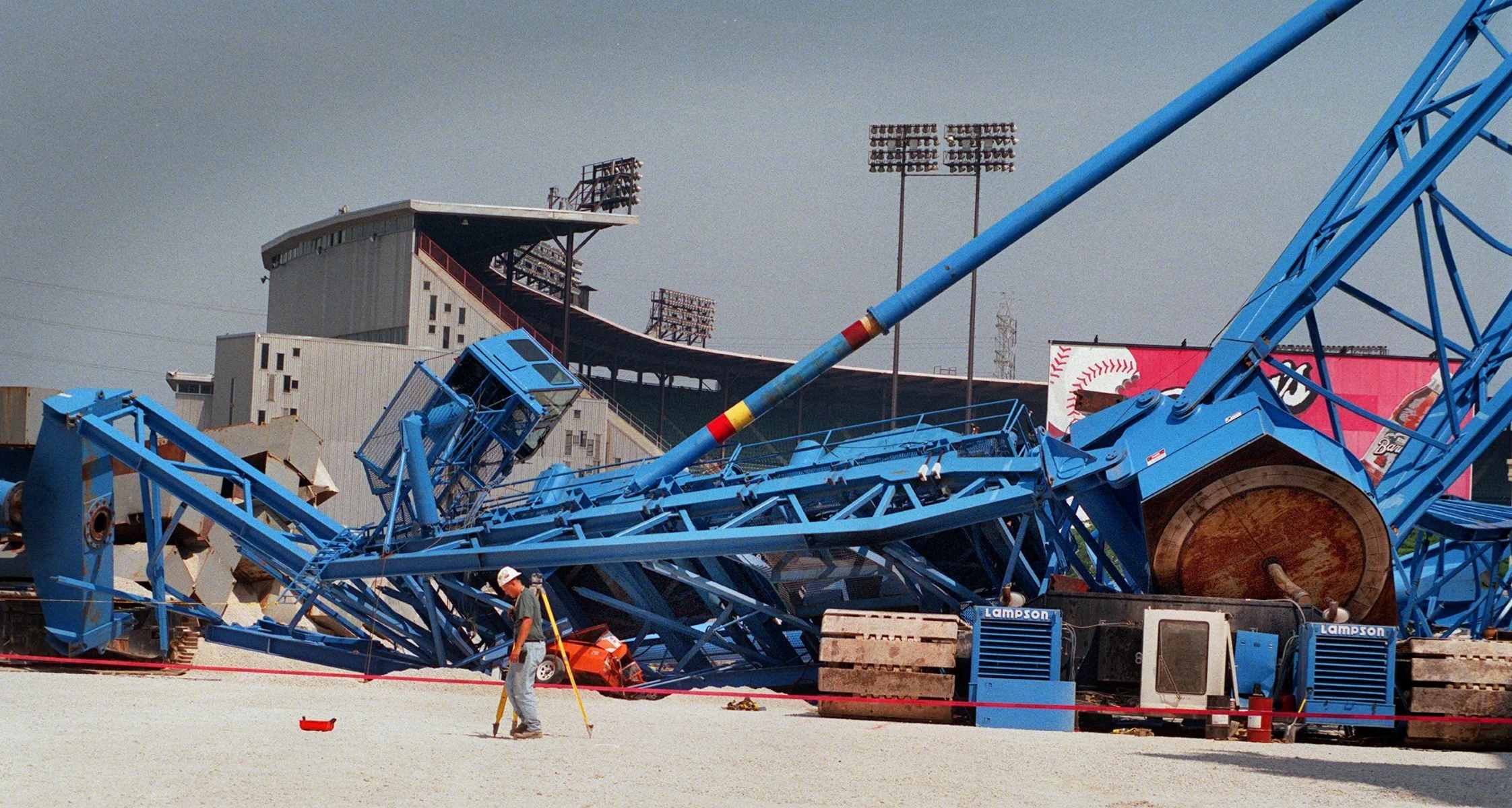20-big-blue-crane-accident-facts