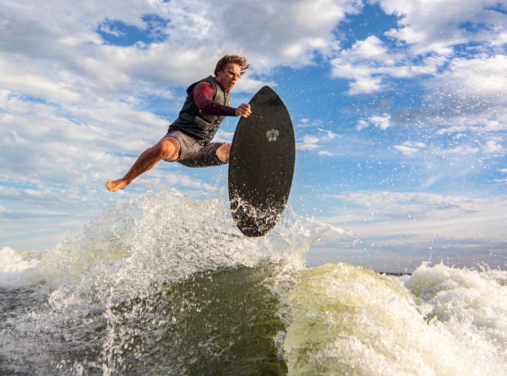 11-facts-you-must-know-about-wake-surfing