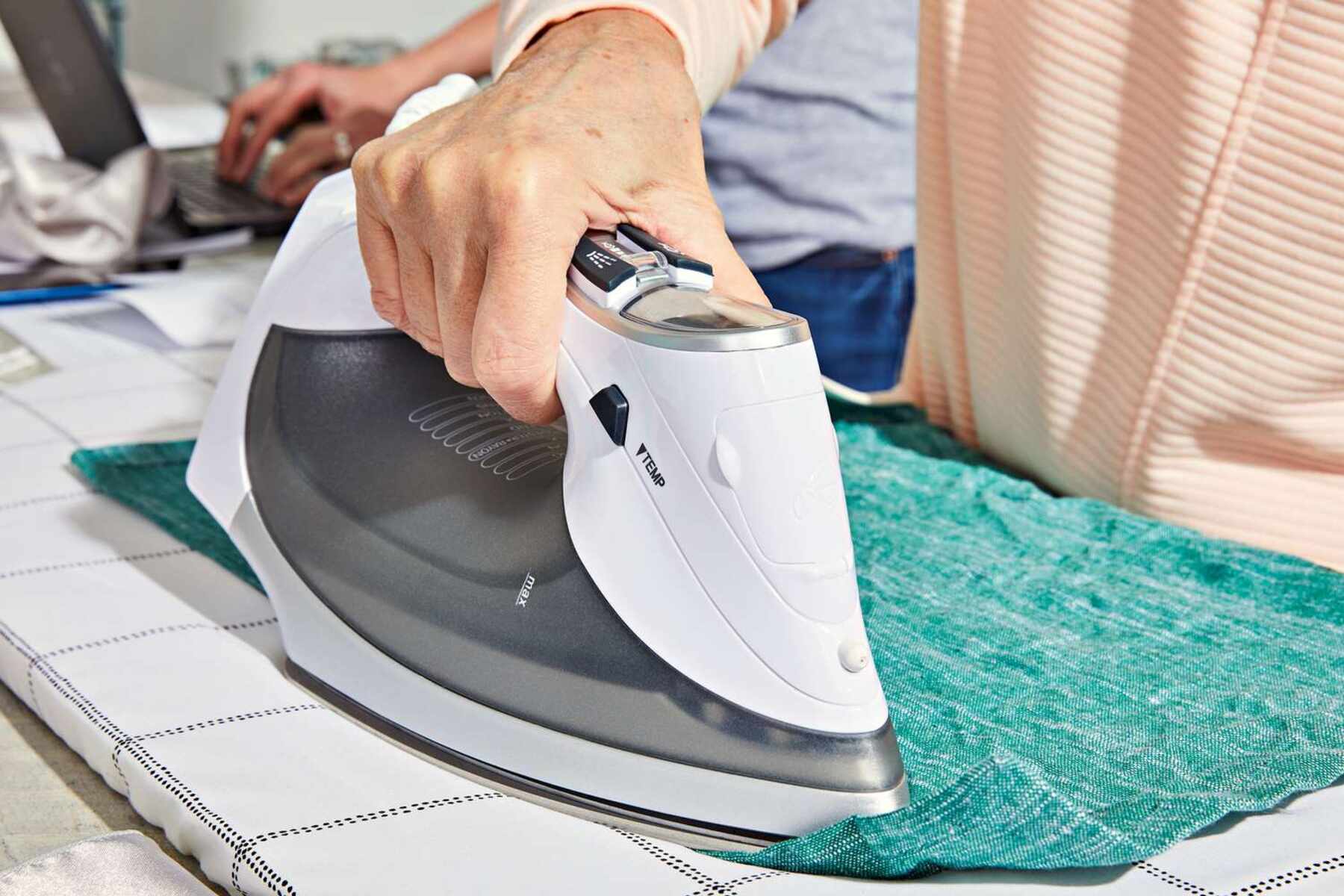 6-best-clothes-iron