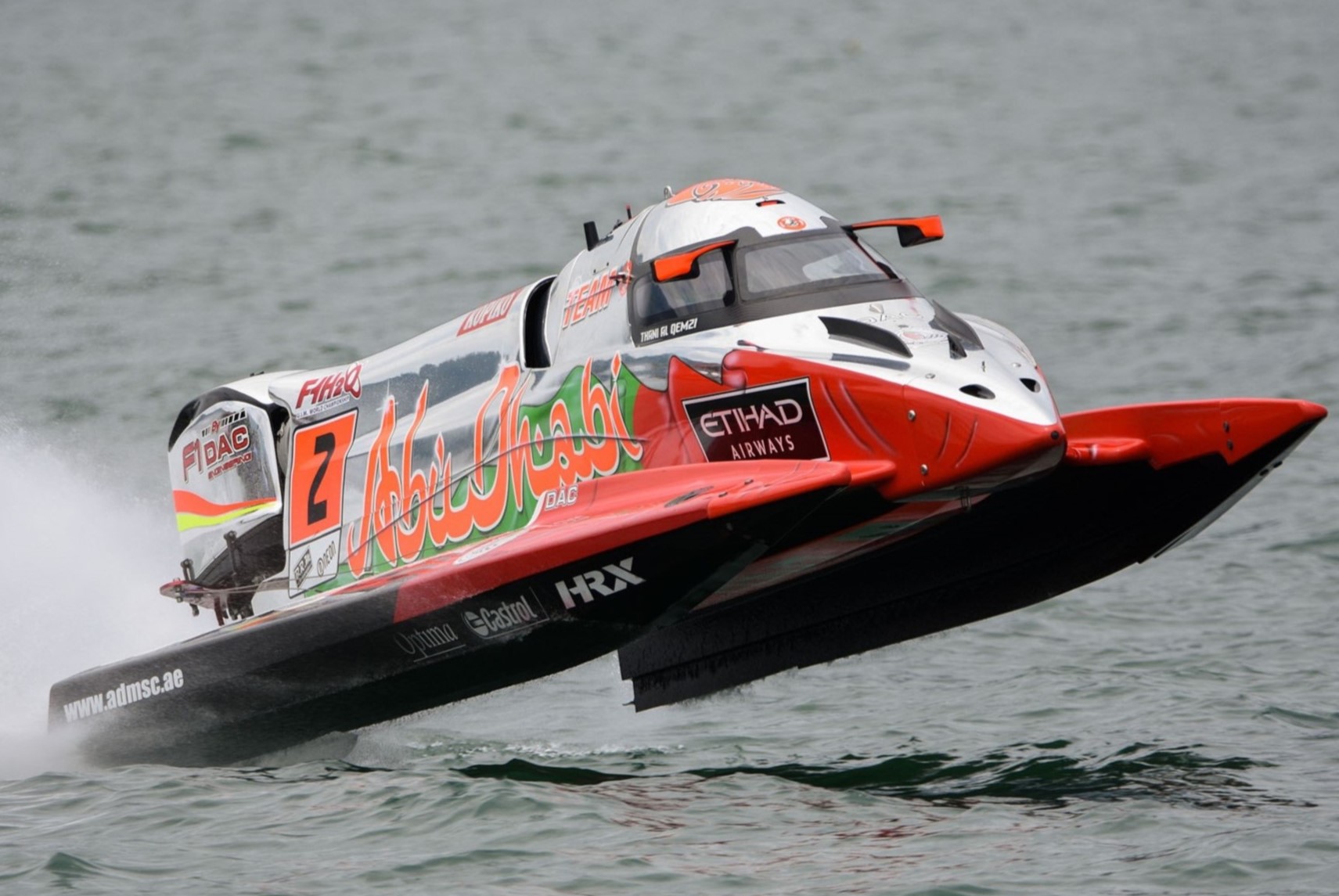 9-facts-you-must-know-about-powerboat-circuit-racing