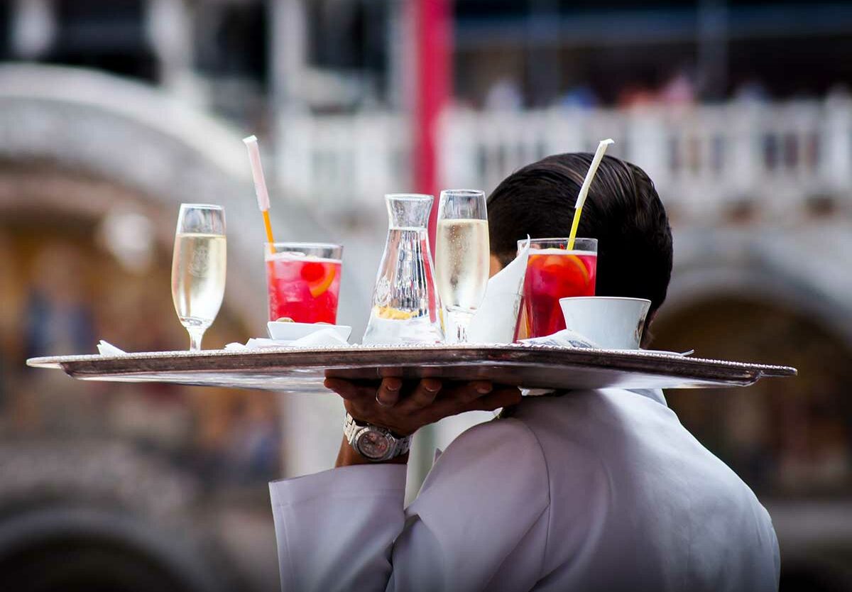 10-facts-about-national-waitstaff-day-may-21st