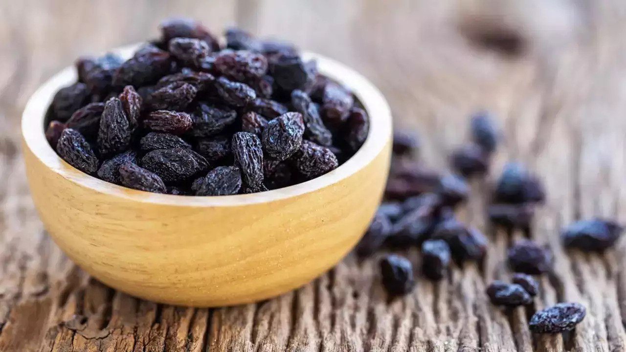 11-facts-about-national-raisin-day-april-30th