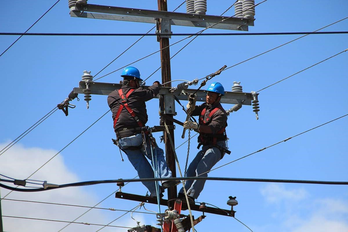 13 Facts About National Lineman Appreciation Day April 18th 