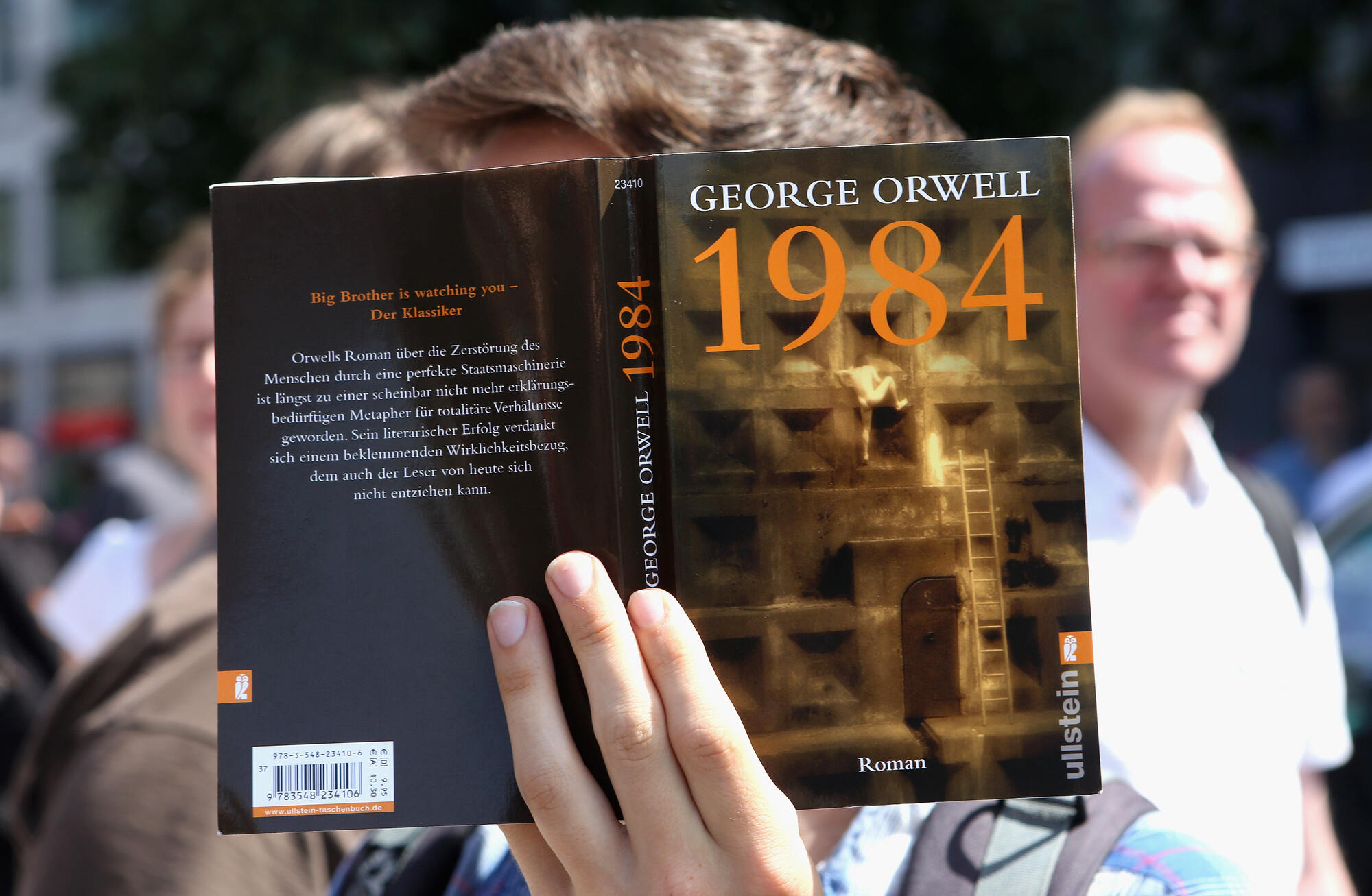22-amazing-george-orwell-1984-alternative-facts
