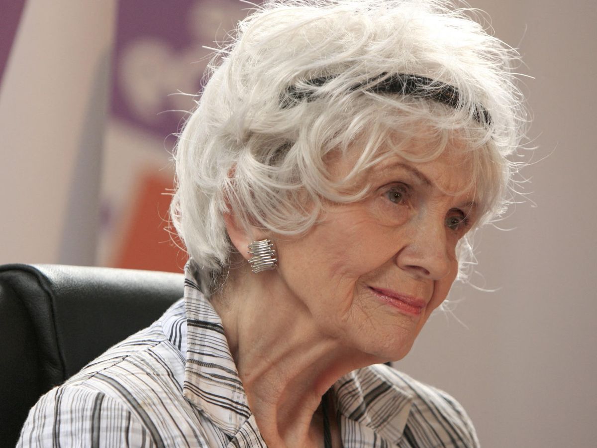 19-facts-about-alice-munro