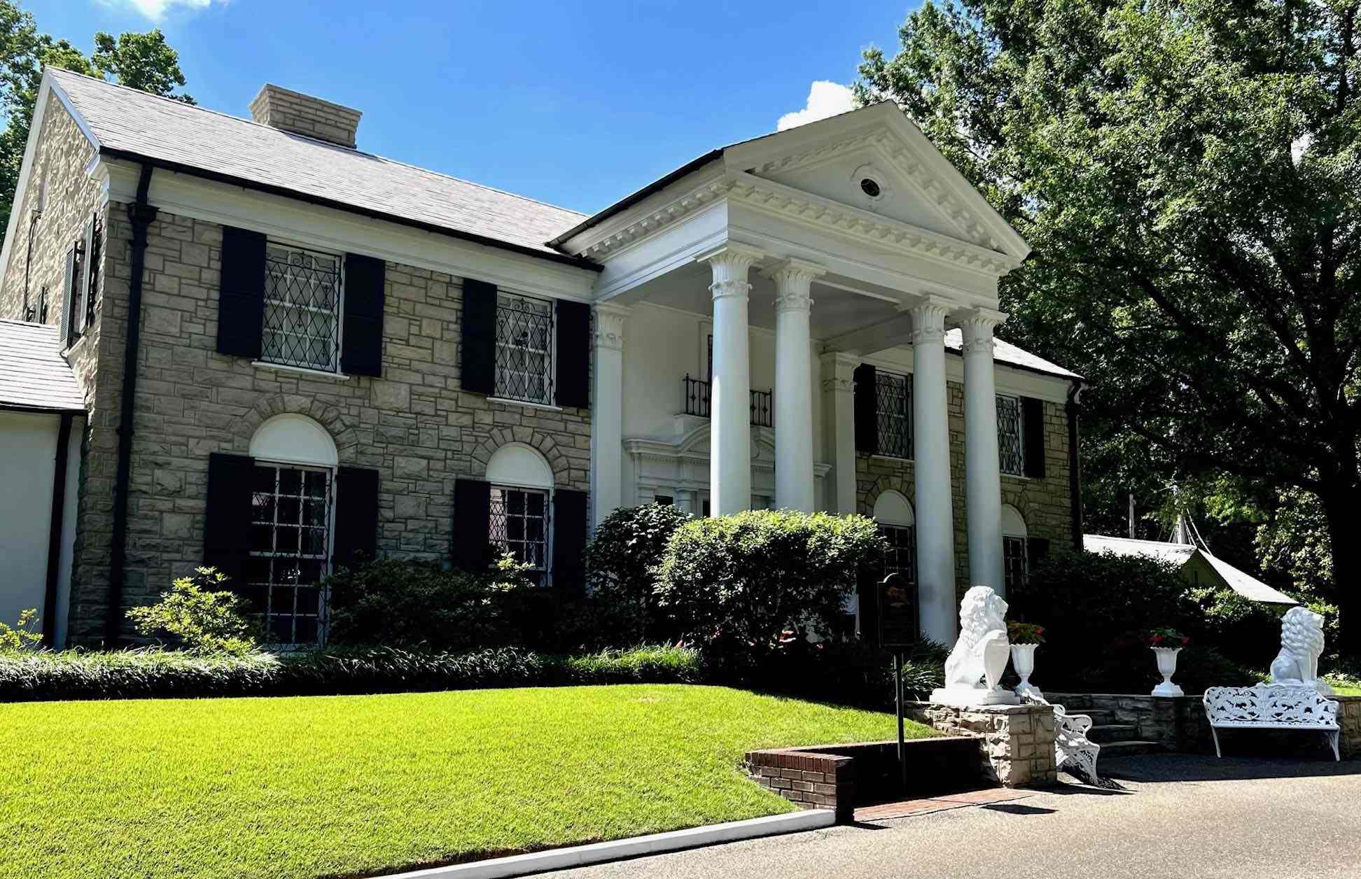 12-facts-about-graceland-square-footage
