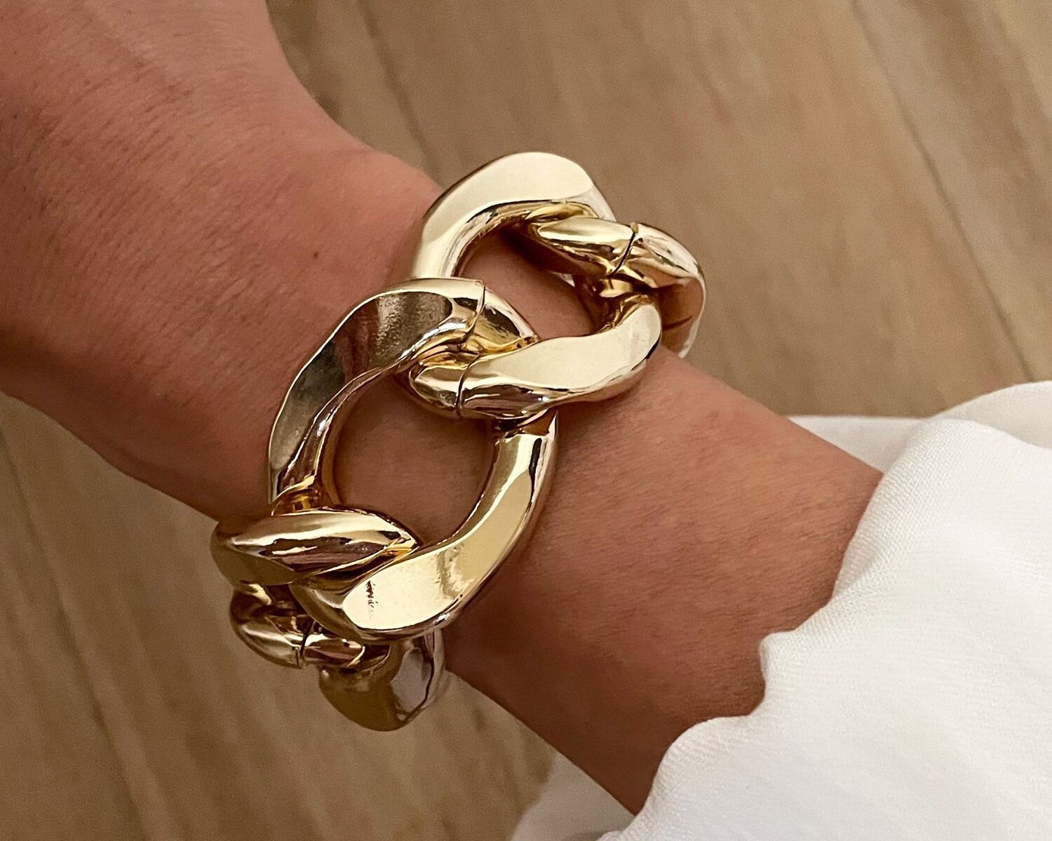 23-facts-about-chunky-gold-bracelet