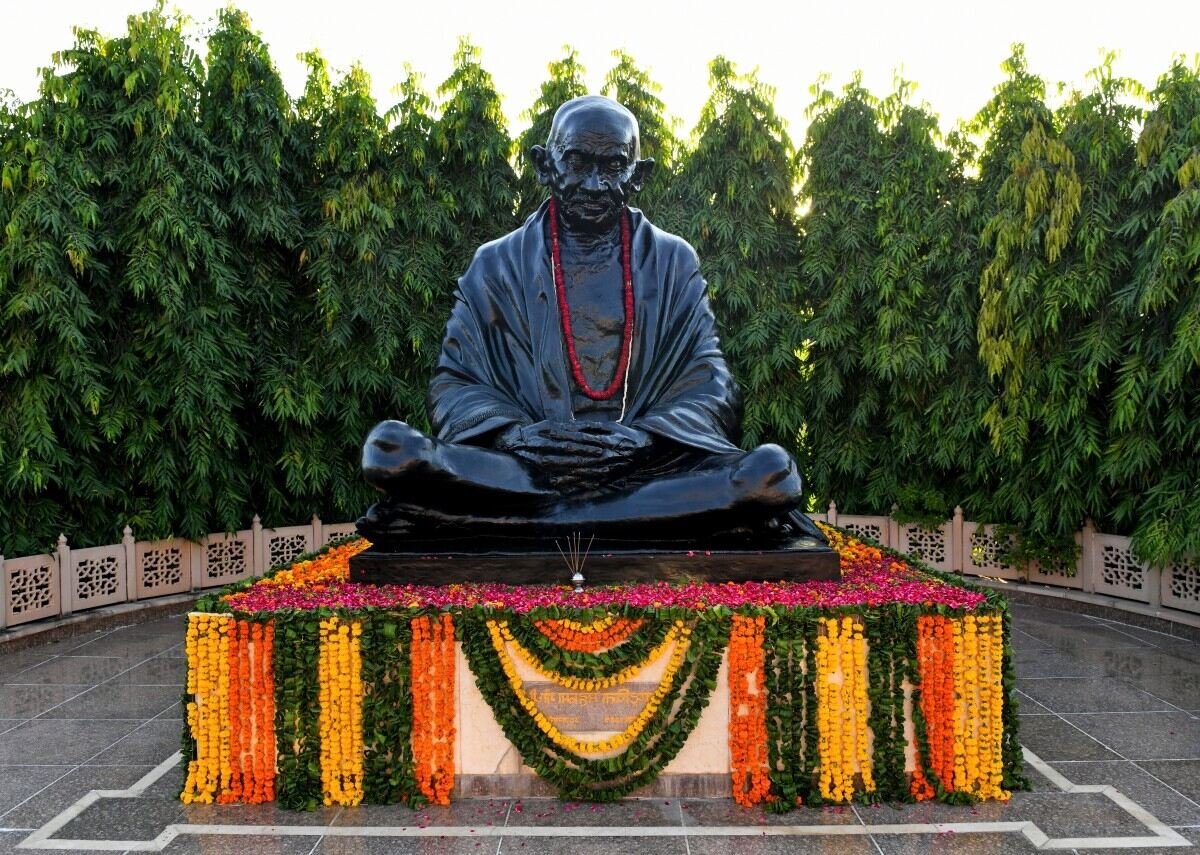 30-facts-about-mahatma-gandhis-statue