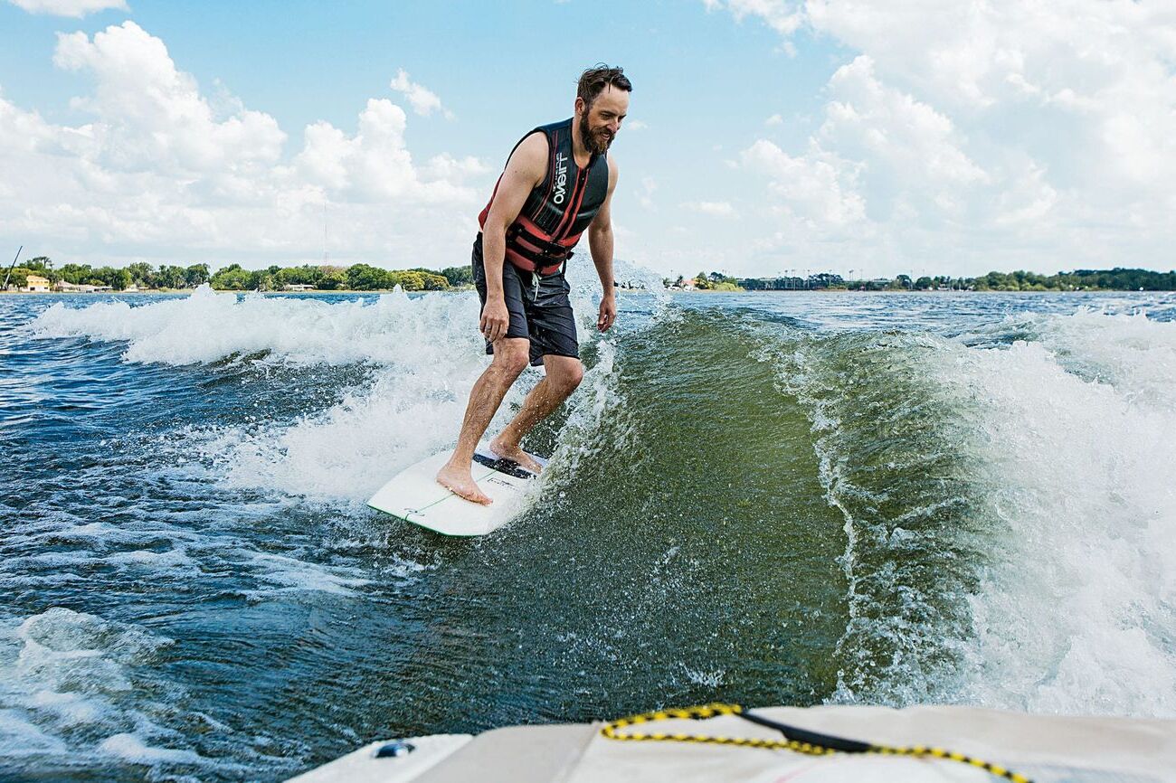 25-facts-about-wake-surfing