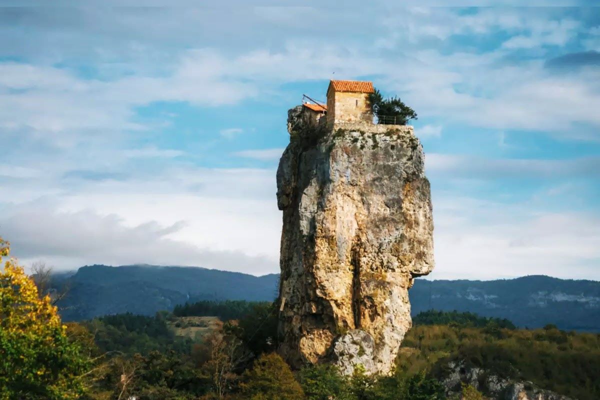 26-facts-about-katskhi-pillar-includes-a-small-monastery